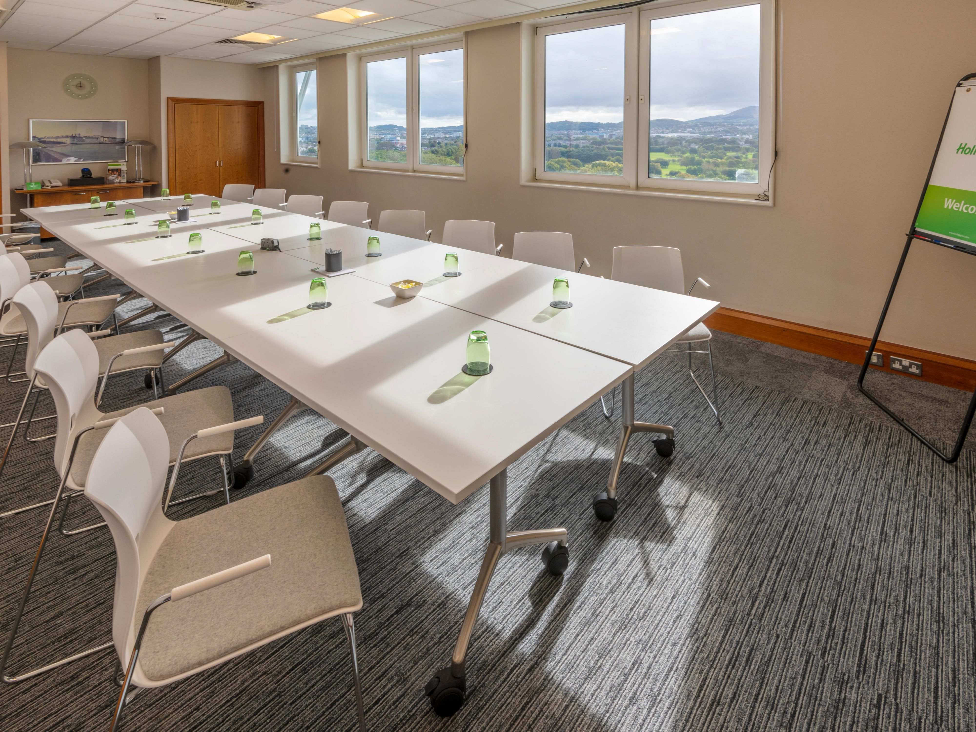 Plan a more sustainable meeting experience at Holiday Inn Edinburgh.
Host meetings of events for up to 120 guests in one of our 14 fully equipped, versatile meeting rooms each with panoramic views.