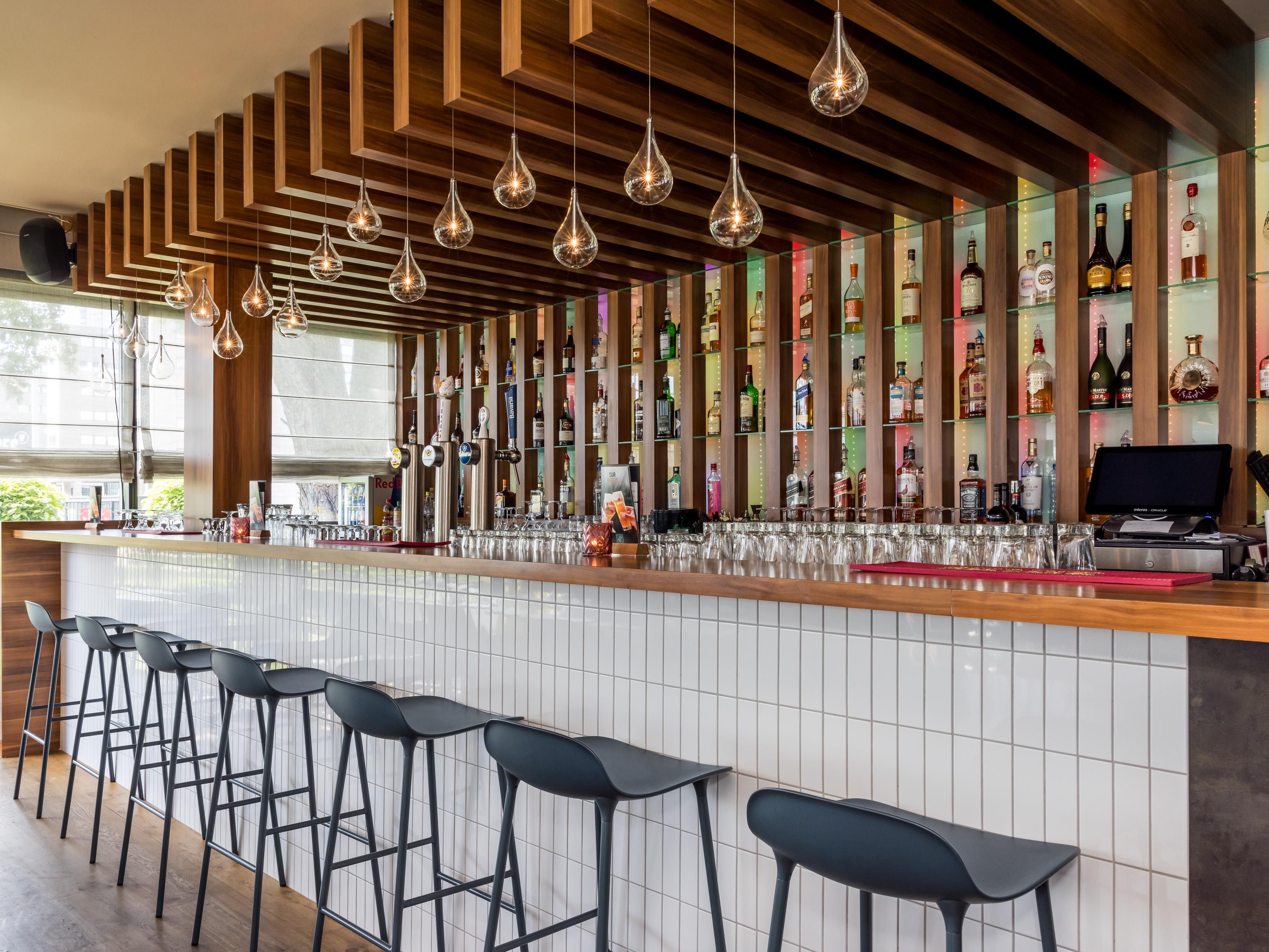 Bar ONE at Holiday Inn Eindhoven is the perfect spot for a relaxing drink in a stylish setting. Enjoy delicious cocktails, local beers, and tasty bites. Whether you're here for a casual meet-up, a night out or celebrating a win of PSV, Bar ONE offers the perfect ambiance in the heart of Eindhoven!