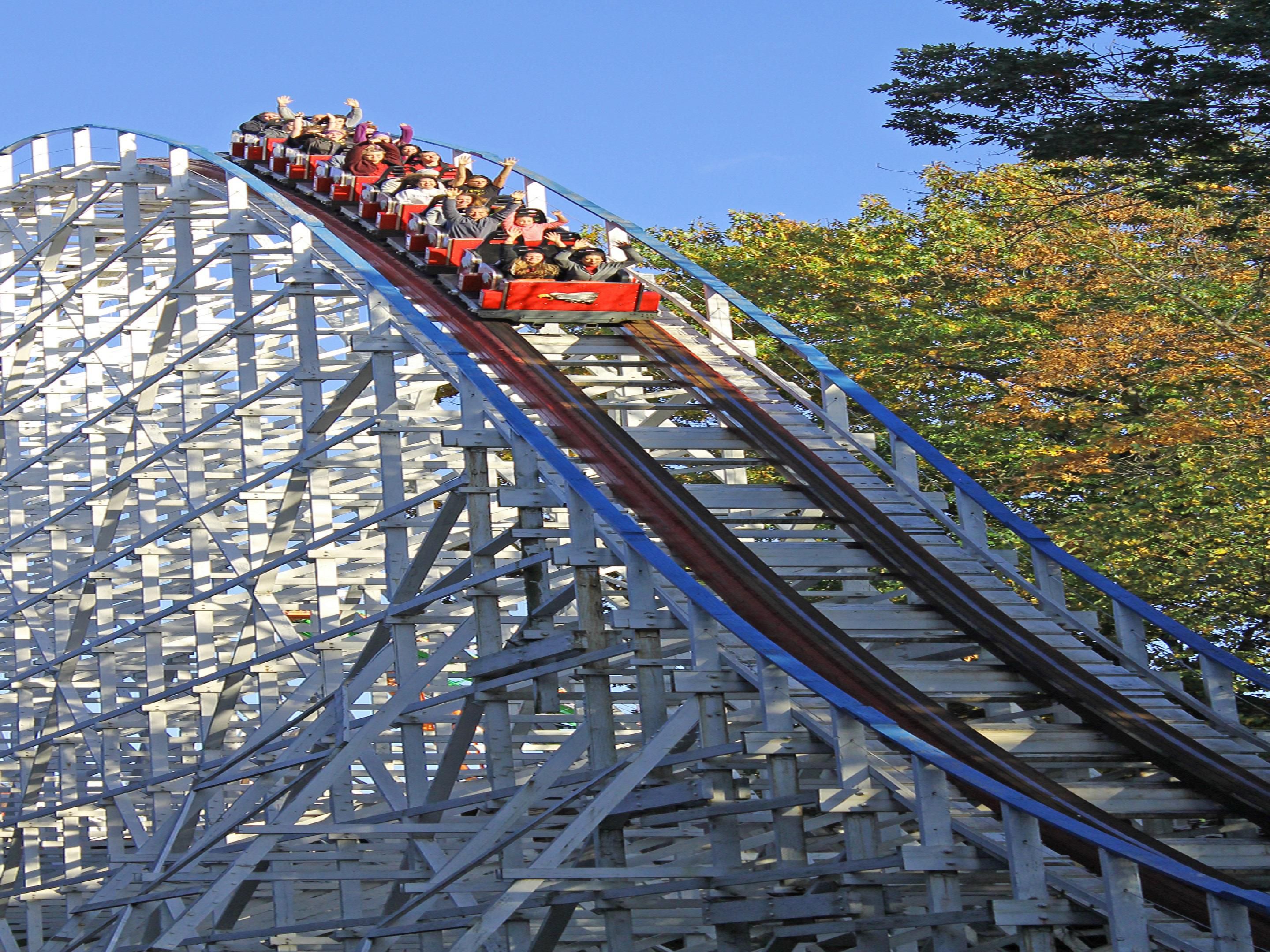 Visiting Six Flags Theme Park? Stay with us and have the added benefit of door to gate transportation. No hassle to find parking without a long walk. Save parking fees. Enjoy an airconditioned ride and in and out privileges during park open hours. Take a break from the heat and return to your Family  Friendly hotel to relax and cool down.