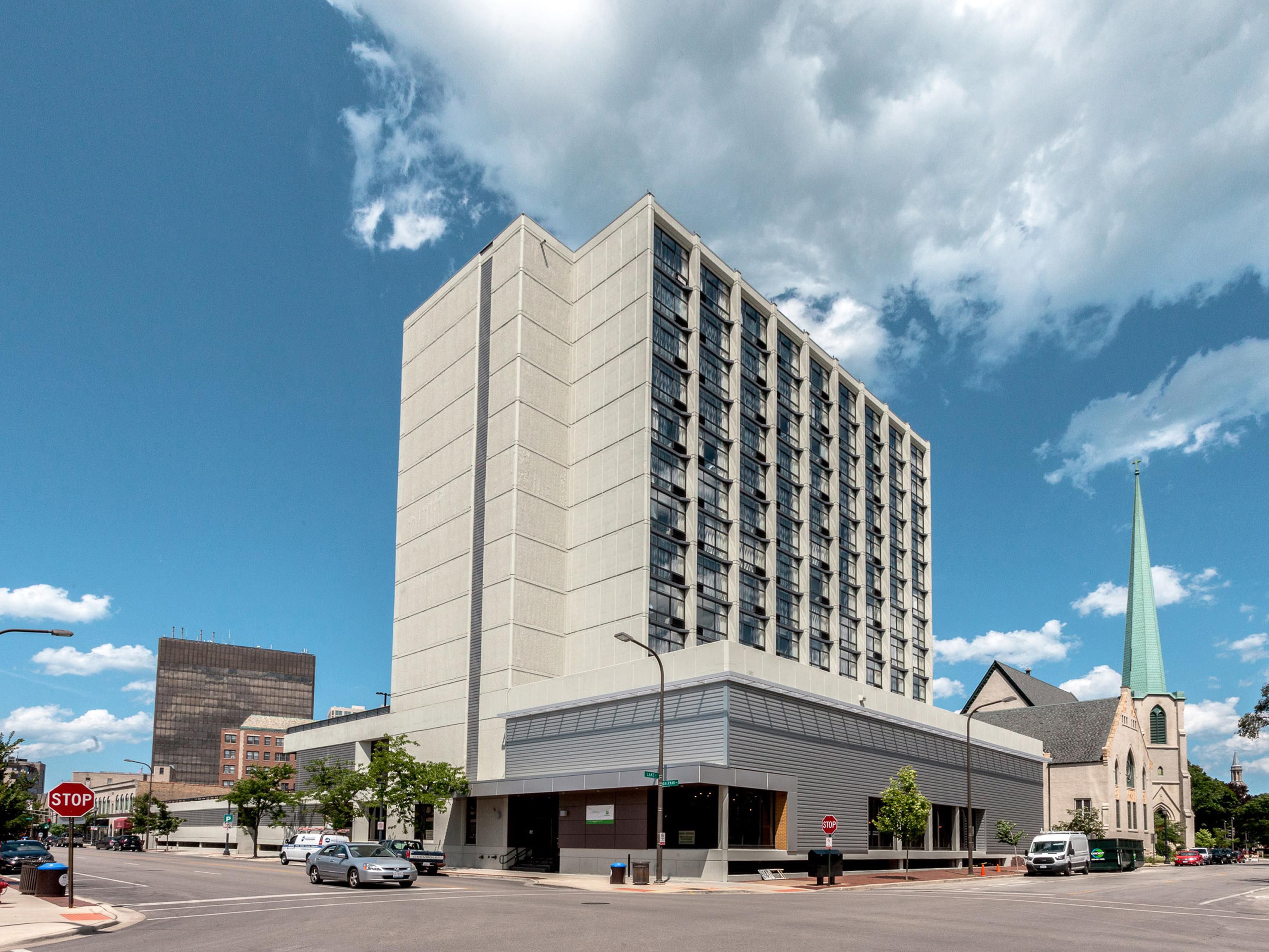 Downtown Evanston jewel, near Northwestern University and the Lake