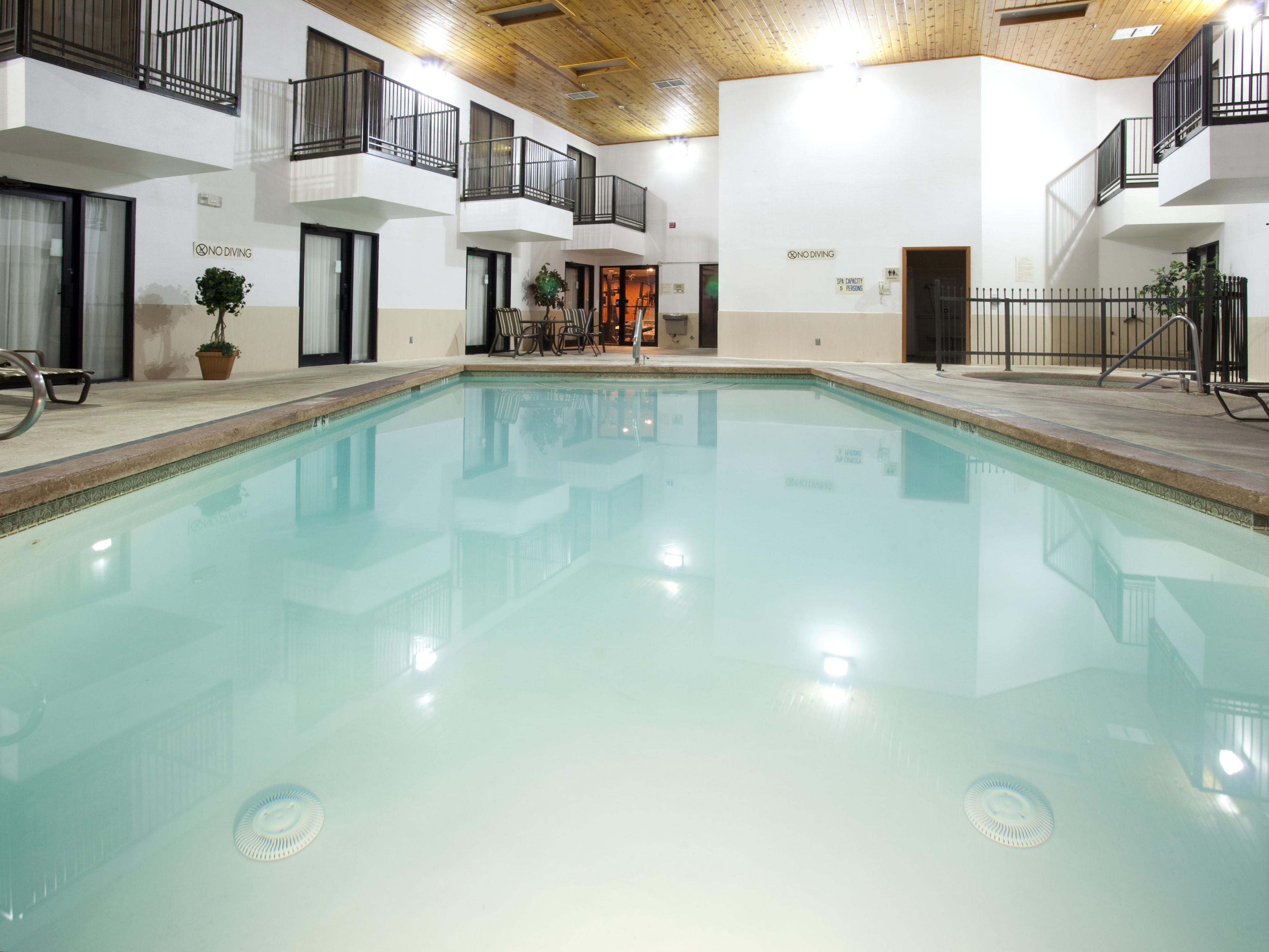 Large Indoor Swimming Pool & Hot tub