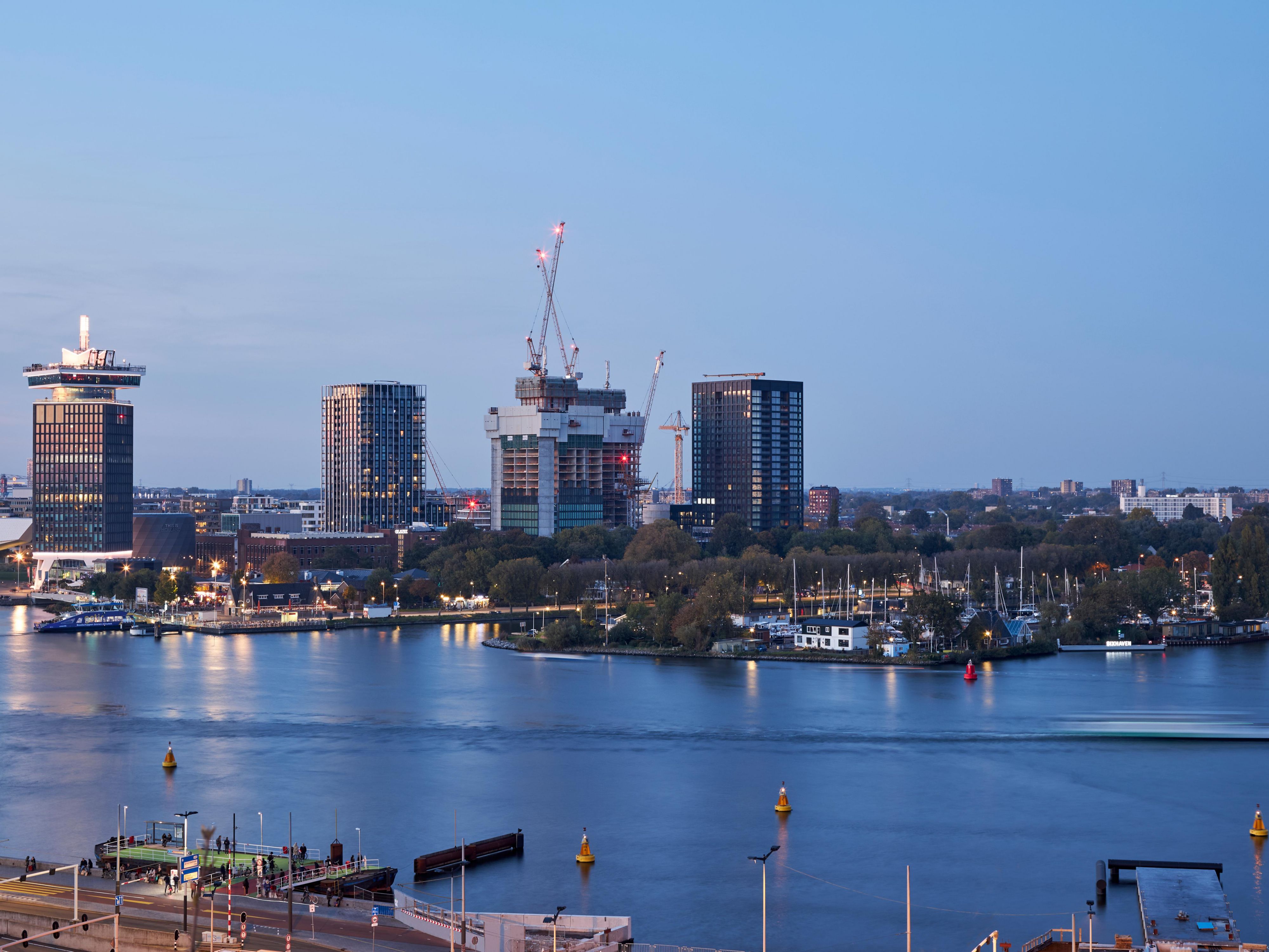 Savor Local Independent Dining at Holiday Inn Express - North Riverside. Nestled in a quiet yet culturally rich area of Amsterdam, north of the river. Our hotel is surrounded by some of Amsterdam's best-kept culinary secrets. Discover unique culinary delights just steps away from your comfortable stay.