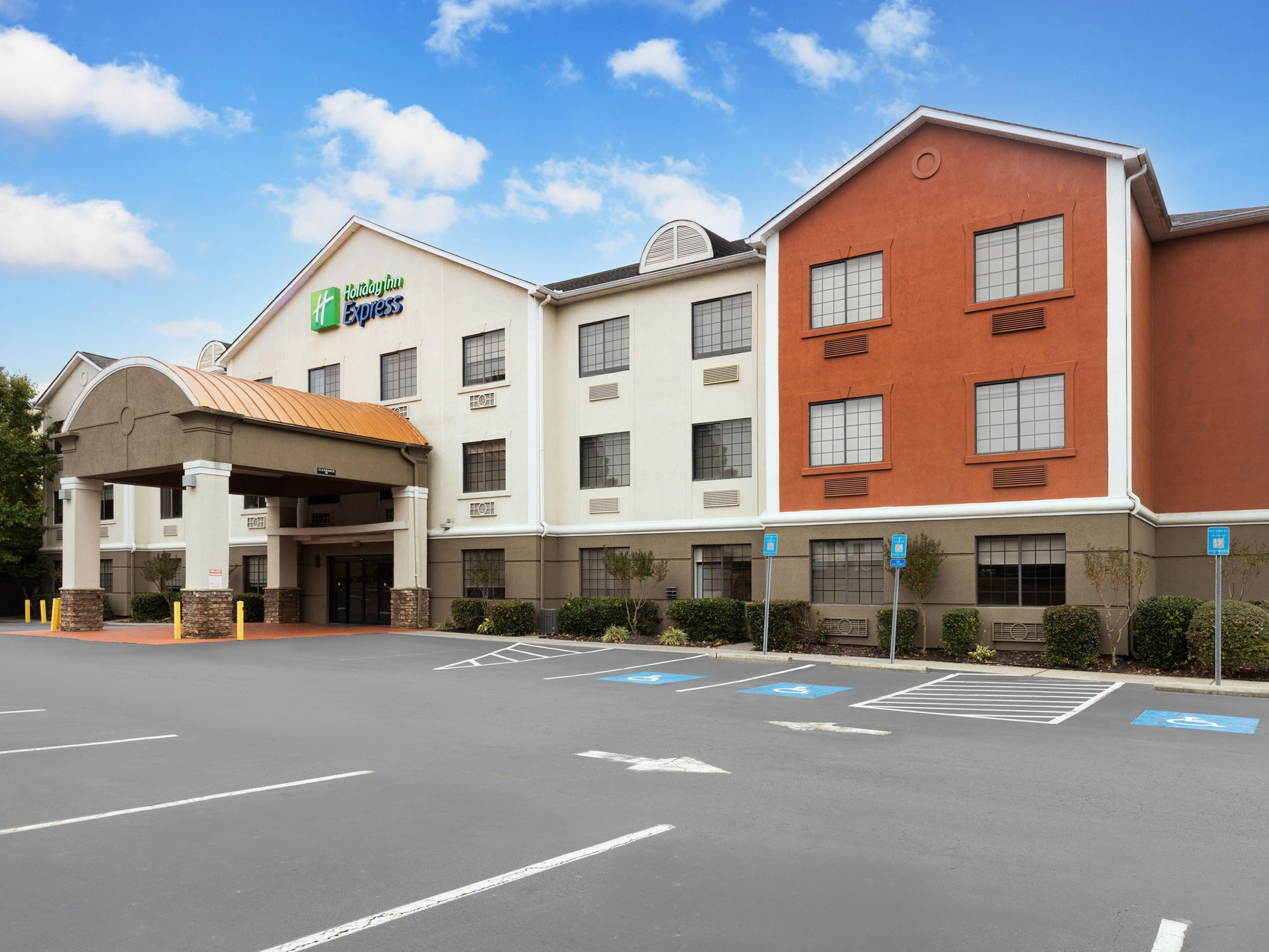 Welcome to the Holiday Inn Express Acworth