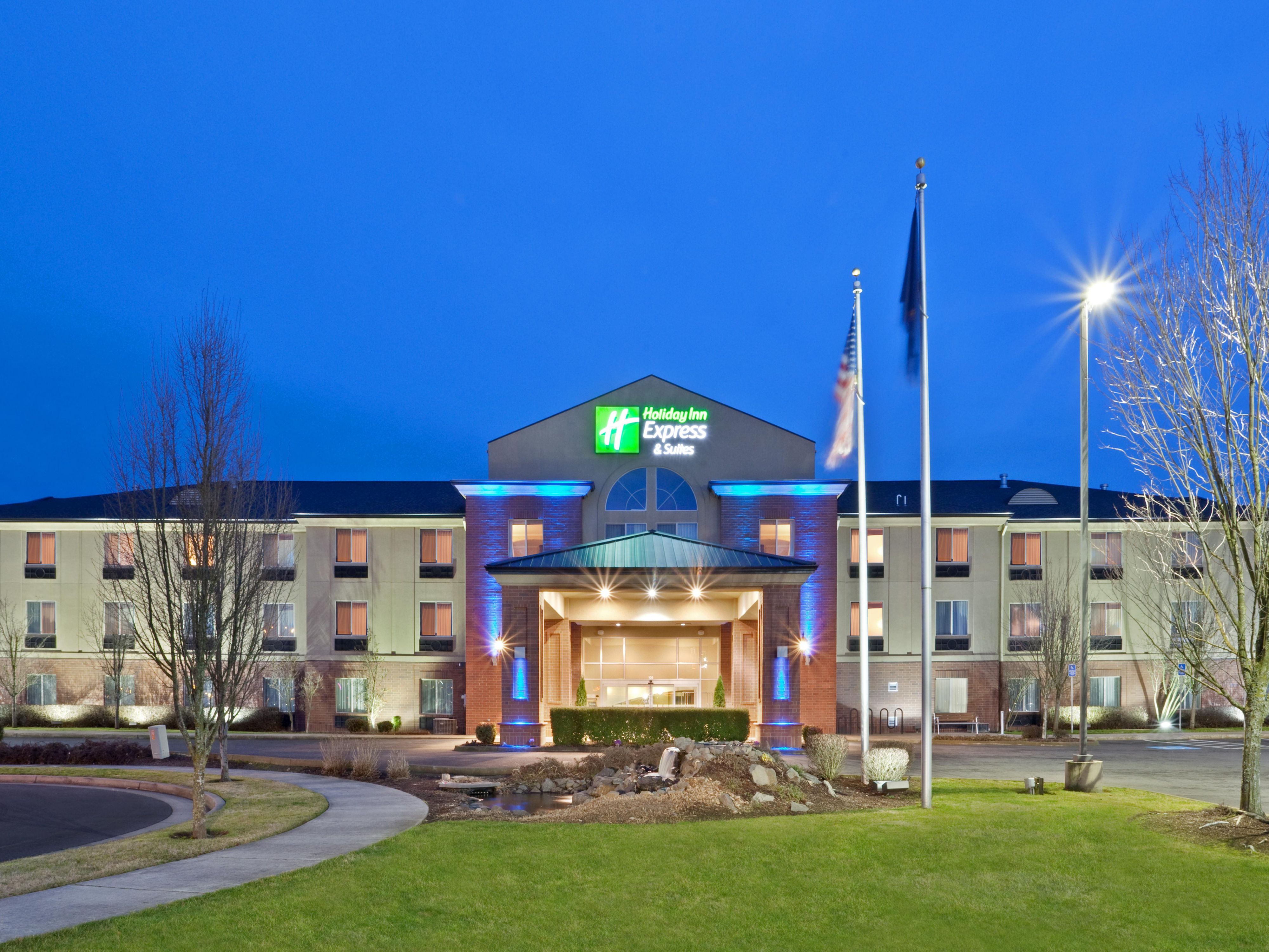 Stay at our Albany, Oregon hotel and enjoy being just minutes away from the Linn County Expo Center. This versatile venue hosts everything from trade shows and agricultural fairs to concerts and community gatherings. There is always something exciting going on!