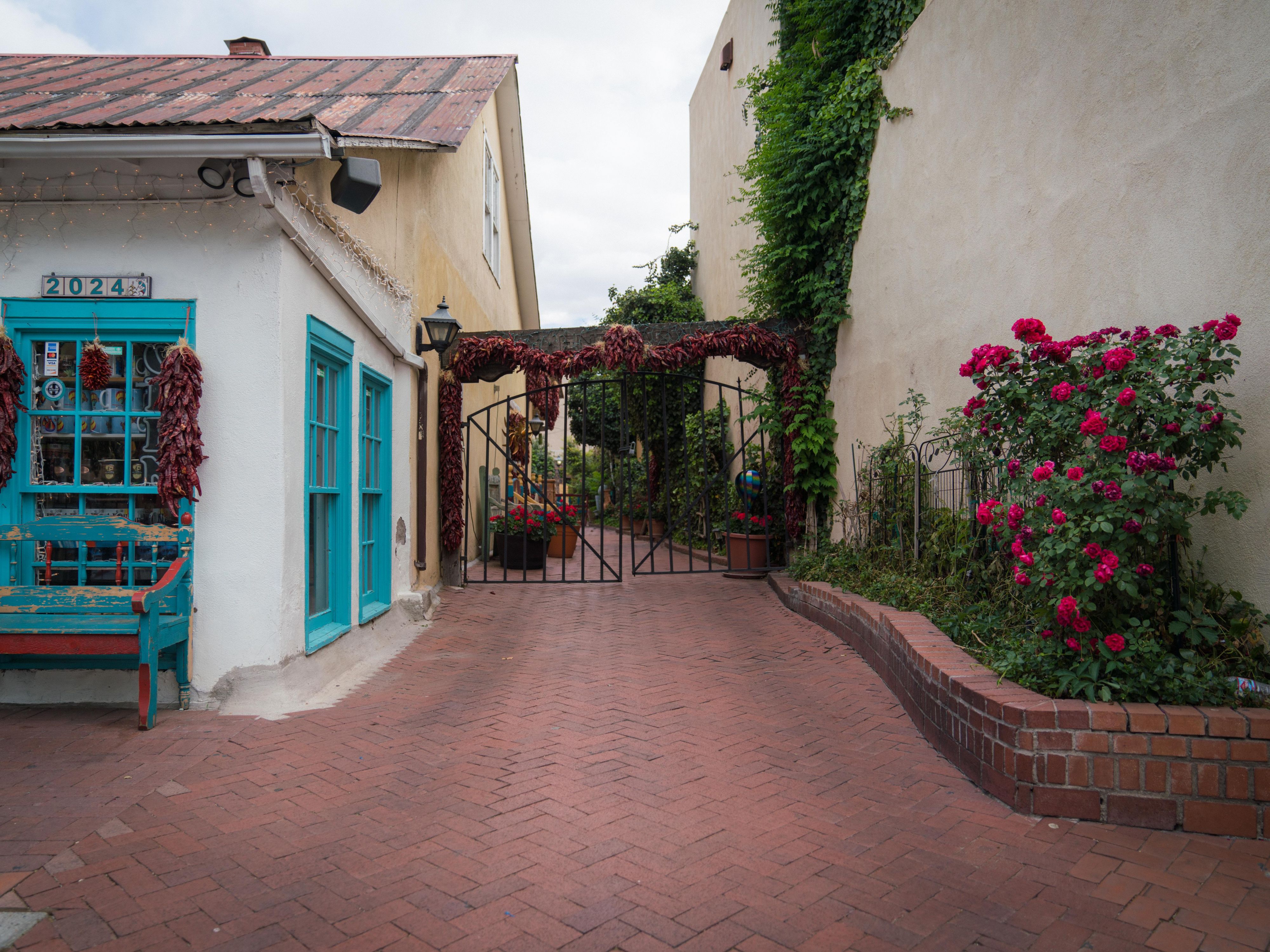 Our hotel offers guests an unbeatable location in the heart of Albuquerque. Charming Old Town is just minutes away with shops, galleries, and restaurants to explore. The Kirtland Air Force Base, Indian Pueblo Cultural Center, and Sandia National Labs are nearby, too. Best of all? We’re just 10 minutes from ABQ International Sunport.