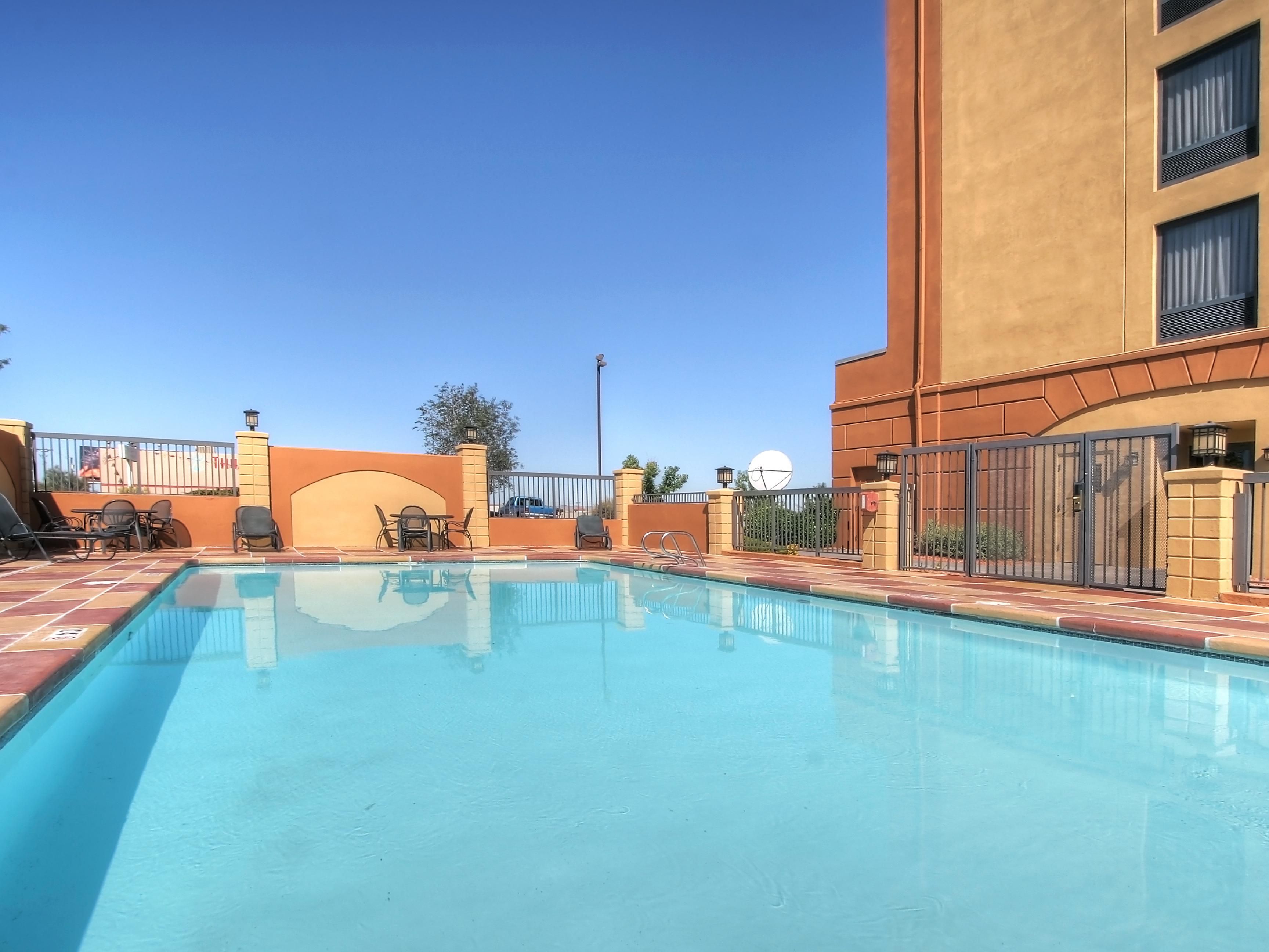 Albuquerque Holiday Inn Express-Midtown Swimming Pool