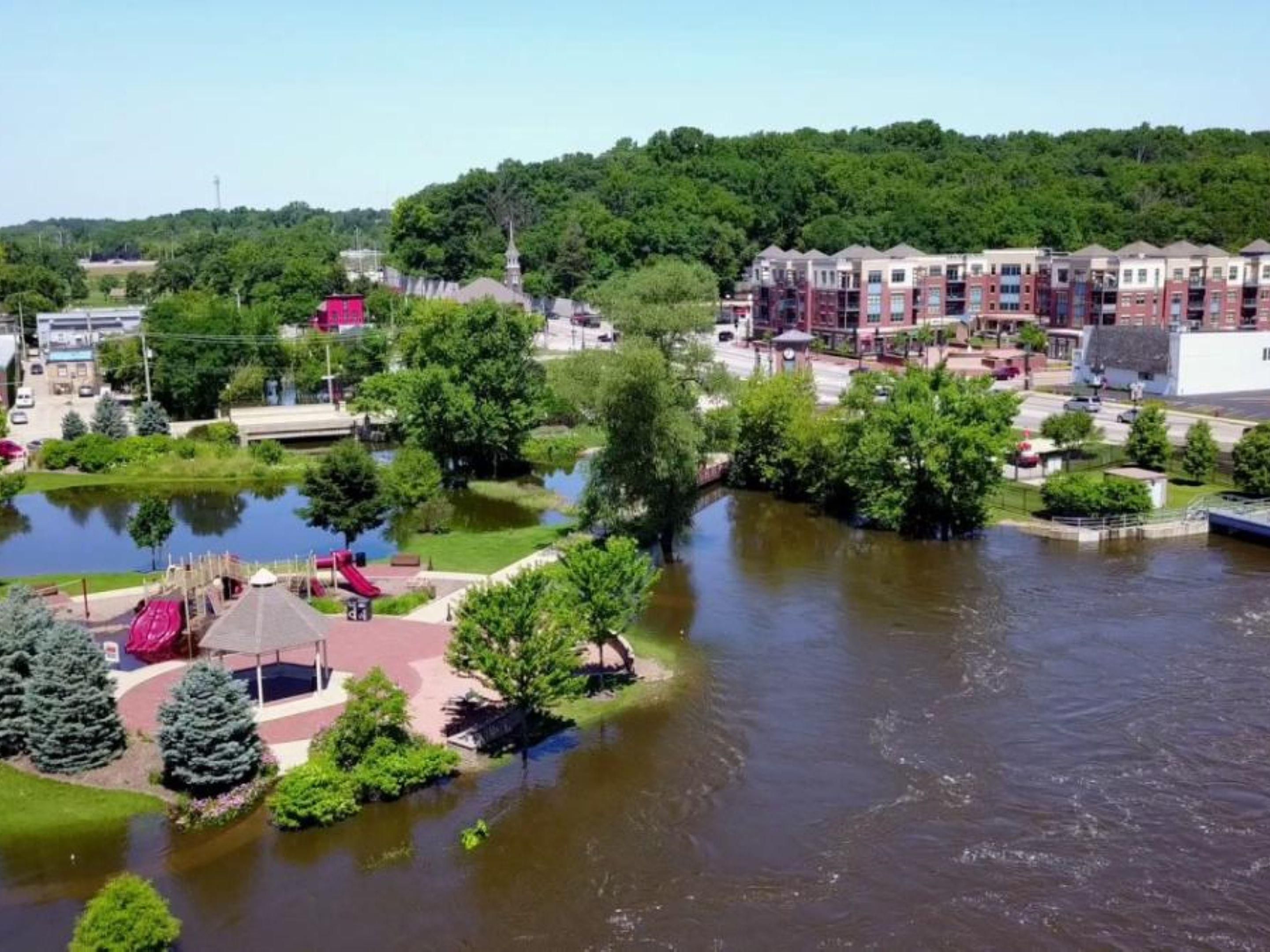 Algonquin Commons is an outdoor shopping mall, or lifestyle center, located along Randall Road in Algonquin, Illinois, a northwest suburb of Chicago. The center includes over 50 retailers and restaurants and 600,000 total square feet.  