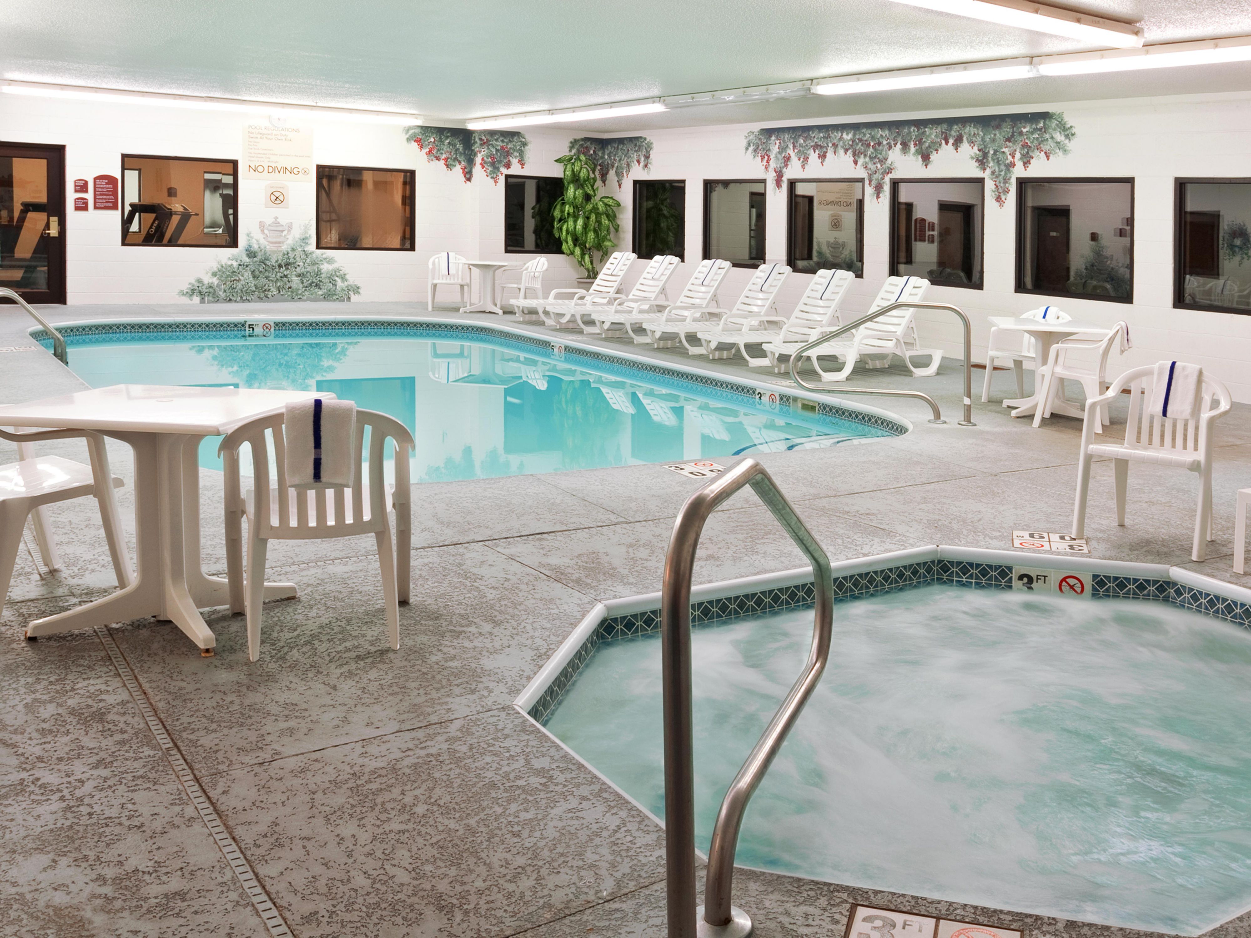 Holiday Inn Express & Suites Alliance Whirlpool