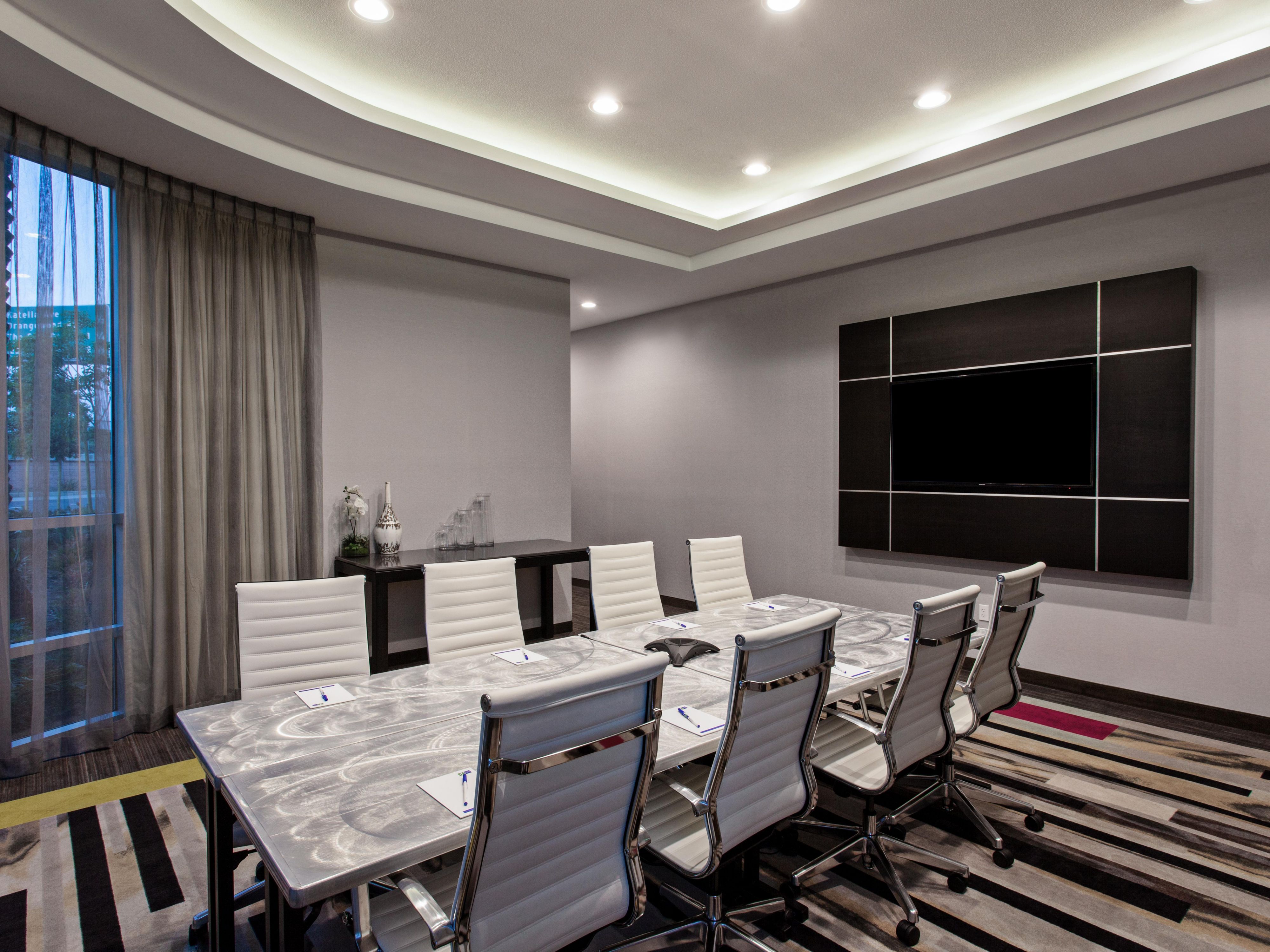 The Holiday Inn Express Anaheim Resort Area features a well-equipped boardroom that is ideal for small meetings and executive gatherings. 

The boardroom at Holiday Inn Express Anaheim Resort Area is an excellent choice for hosting focused meetings in a vibrant location.

