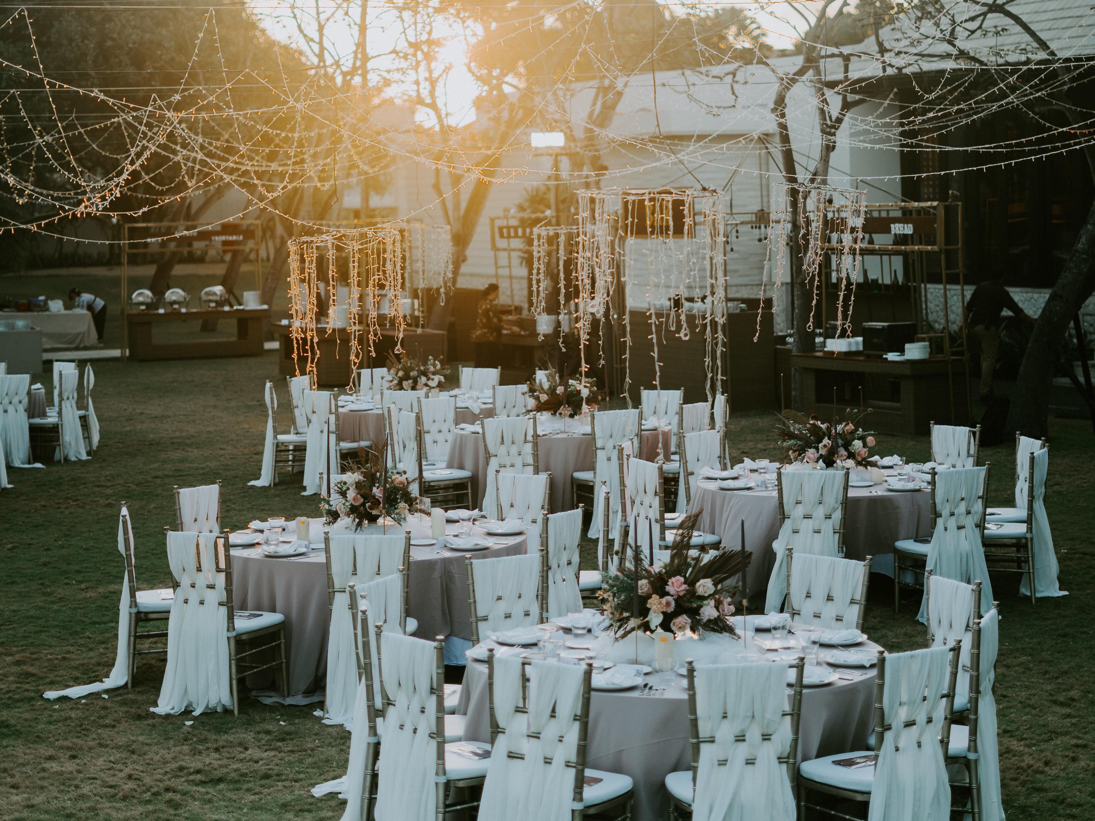 Club Lake Plantation Wedding Venue, Highland Manor Event Venue, Crystal Ballroom on the Lake, and Hidden Barn Venue are all located just a short drive away. Group Rates available for both Standard Rooms and Suites. Complimentary Breakfast, complimentary parking and Wi-Fi included in rate.
