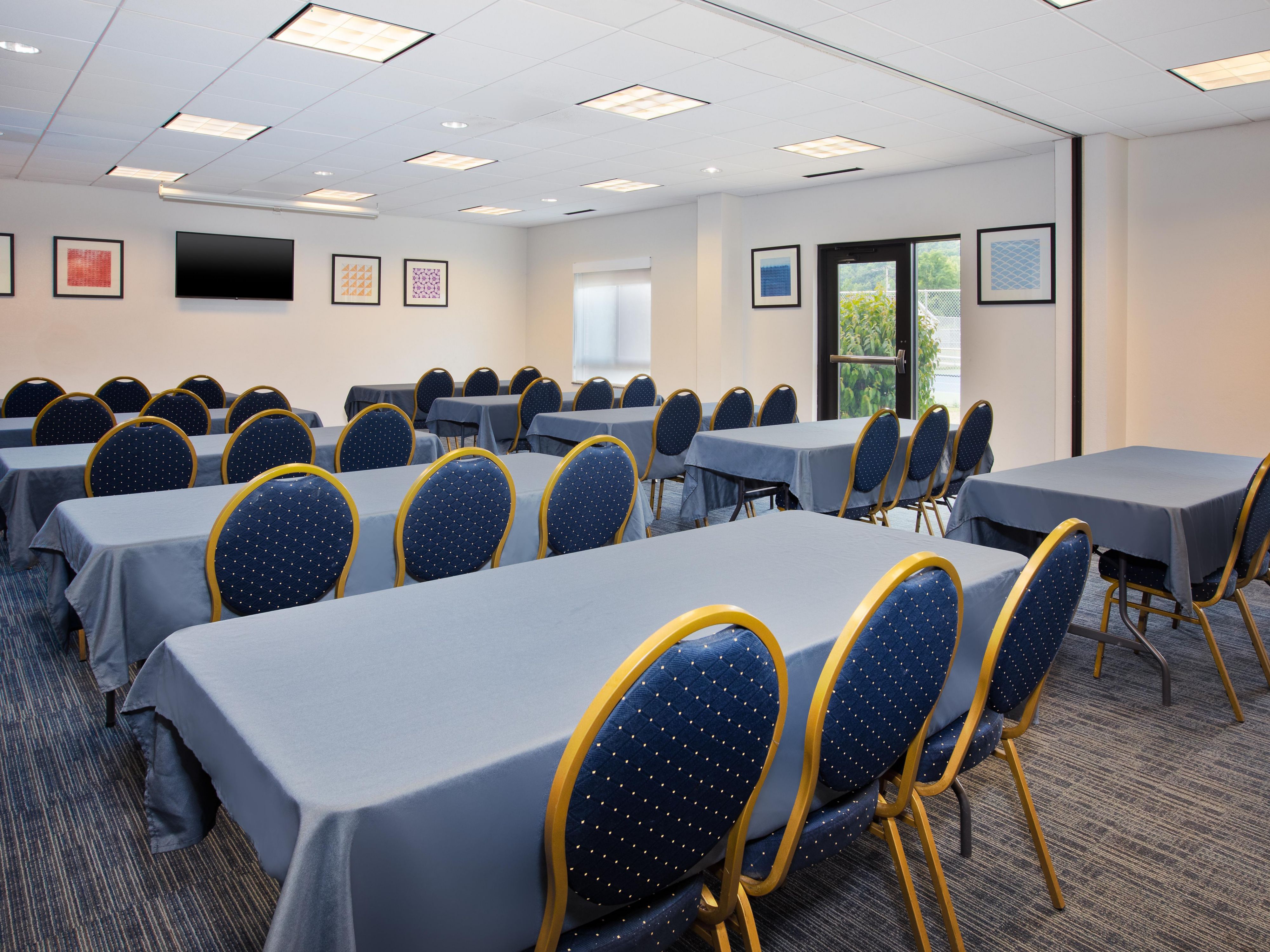 Our meeting space is available for rental for all types of events including corporate meetings, baby showers or employee parties. This space hosts up to 40 people and can be divided into smaller spaces to fit rental needs.
