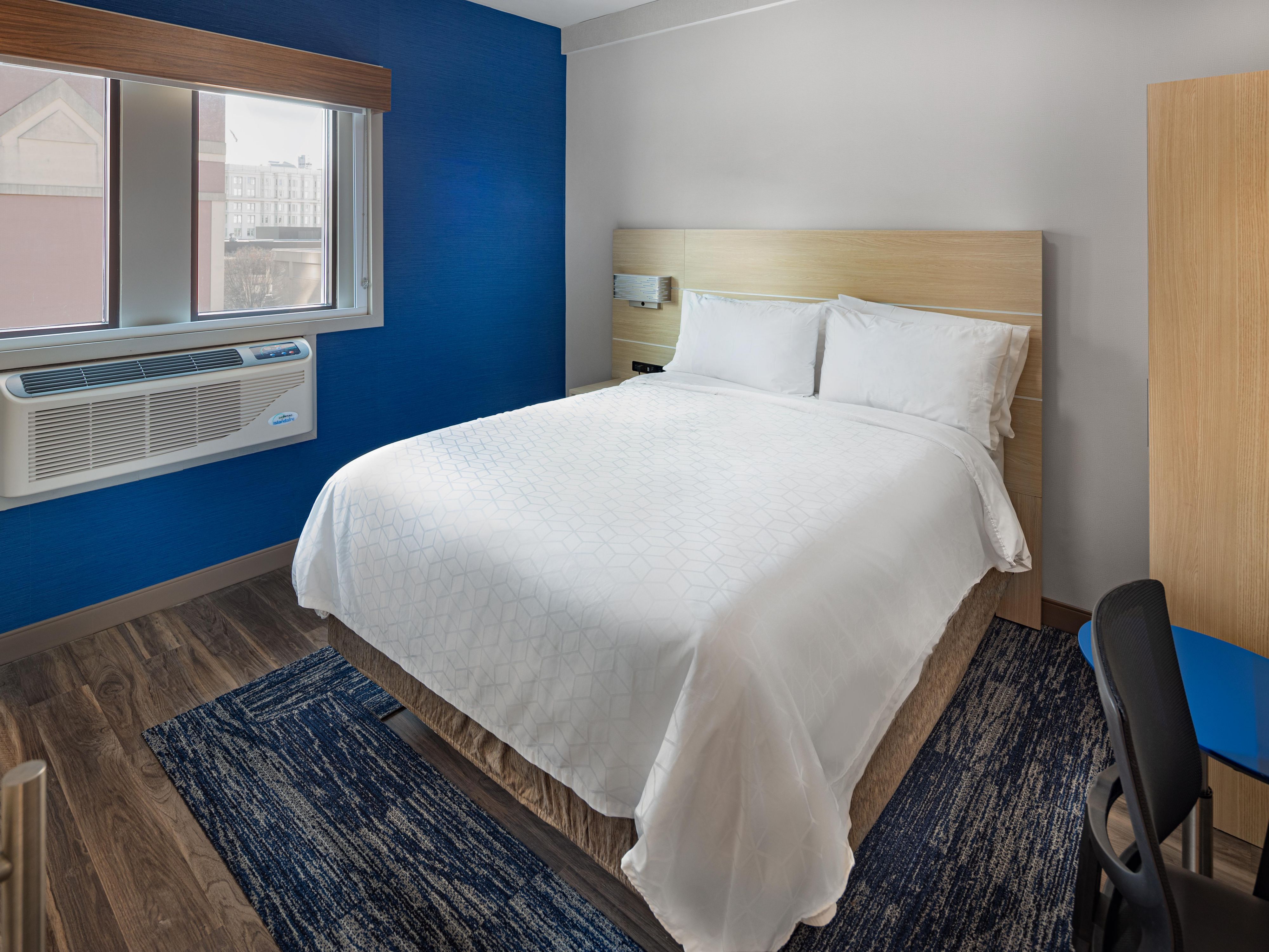 One Queen Bed Guestroom High Floor