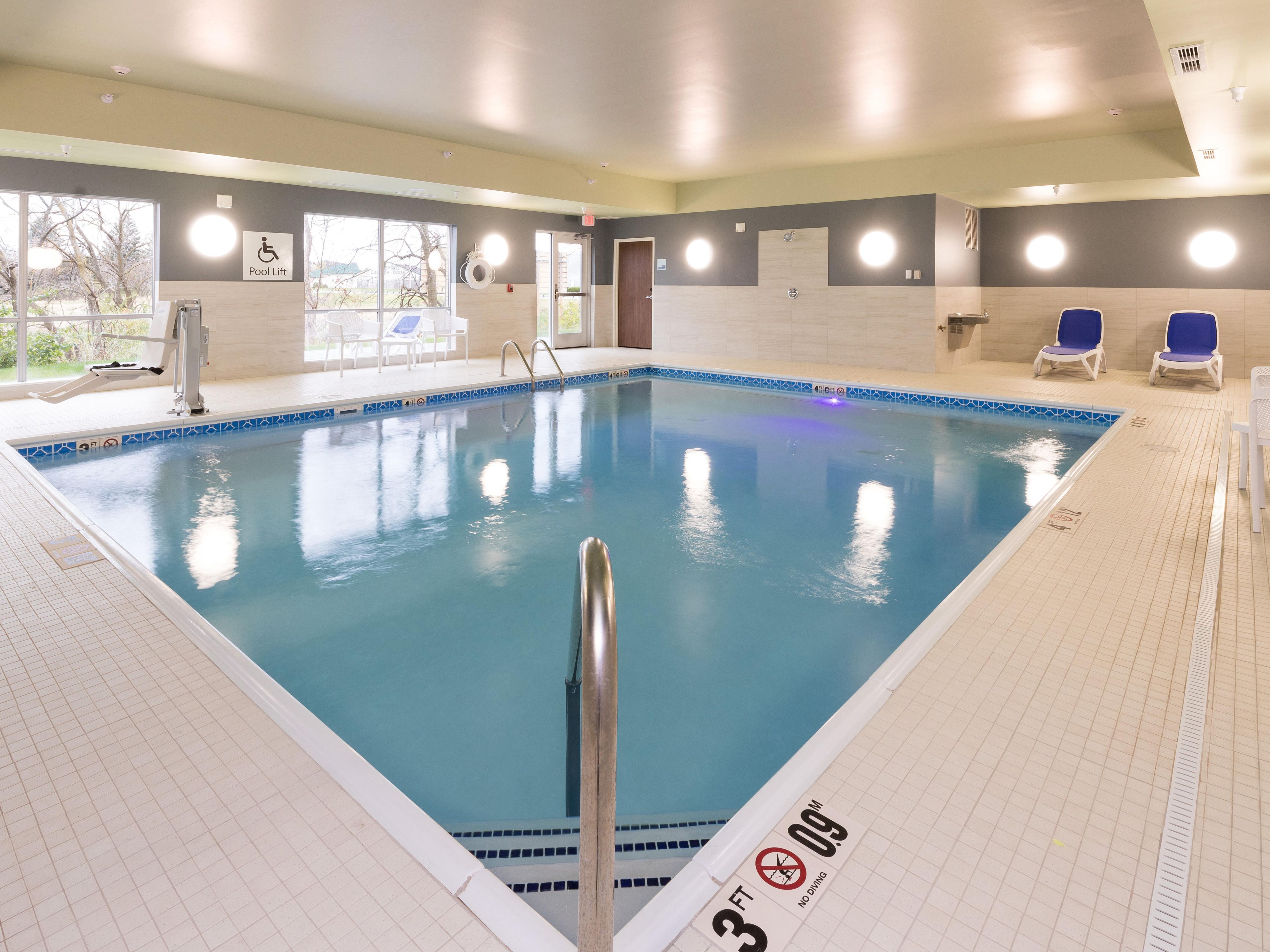 The kids will love our indoor heated pool, open daily from 10 AM to 10 PM! Whether they’re splashing around or just relaxing after a day of adventure, it’s the perfect spot for family fun. Afterward, enjoy cozy rooms, a complimentary hot breakfast, and all the comforts of home. Book your family getaway today!