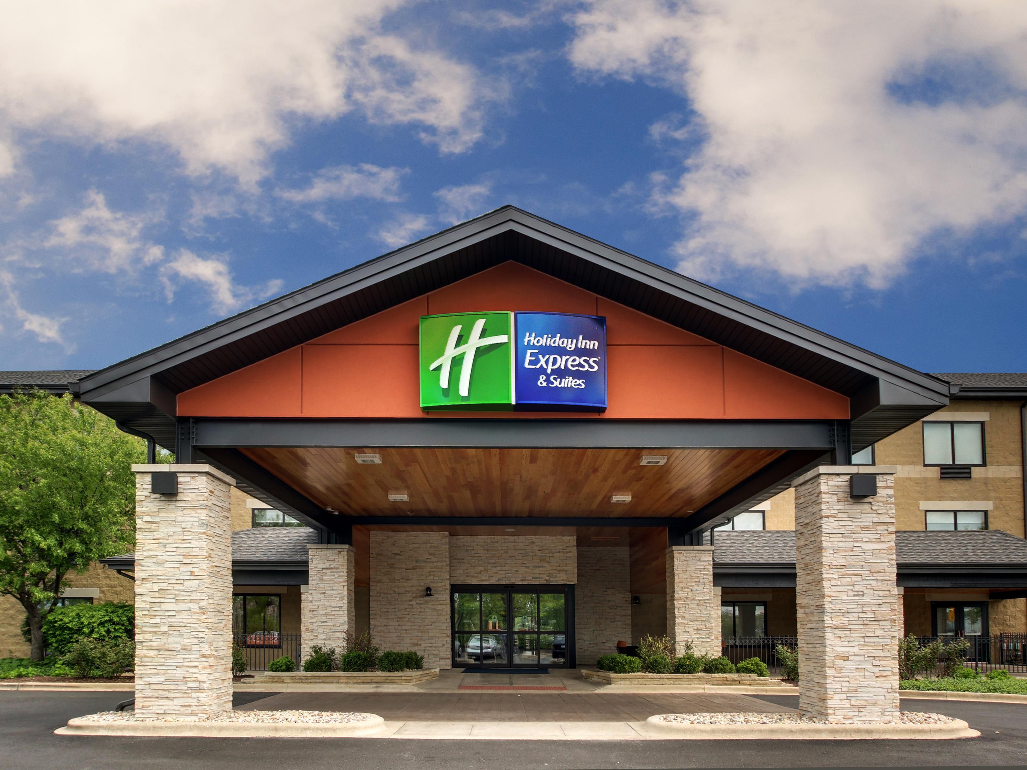 Welcome to Holiday Inn Express & Suites Aurora-Naperville!