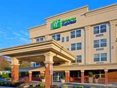 Holiday Inn Express & Suites Woodbridge in East Windsor, New Jersey