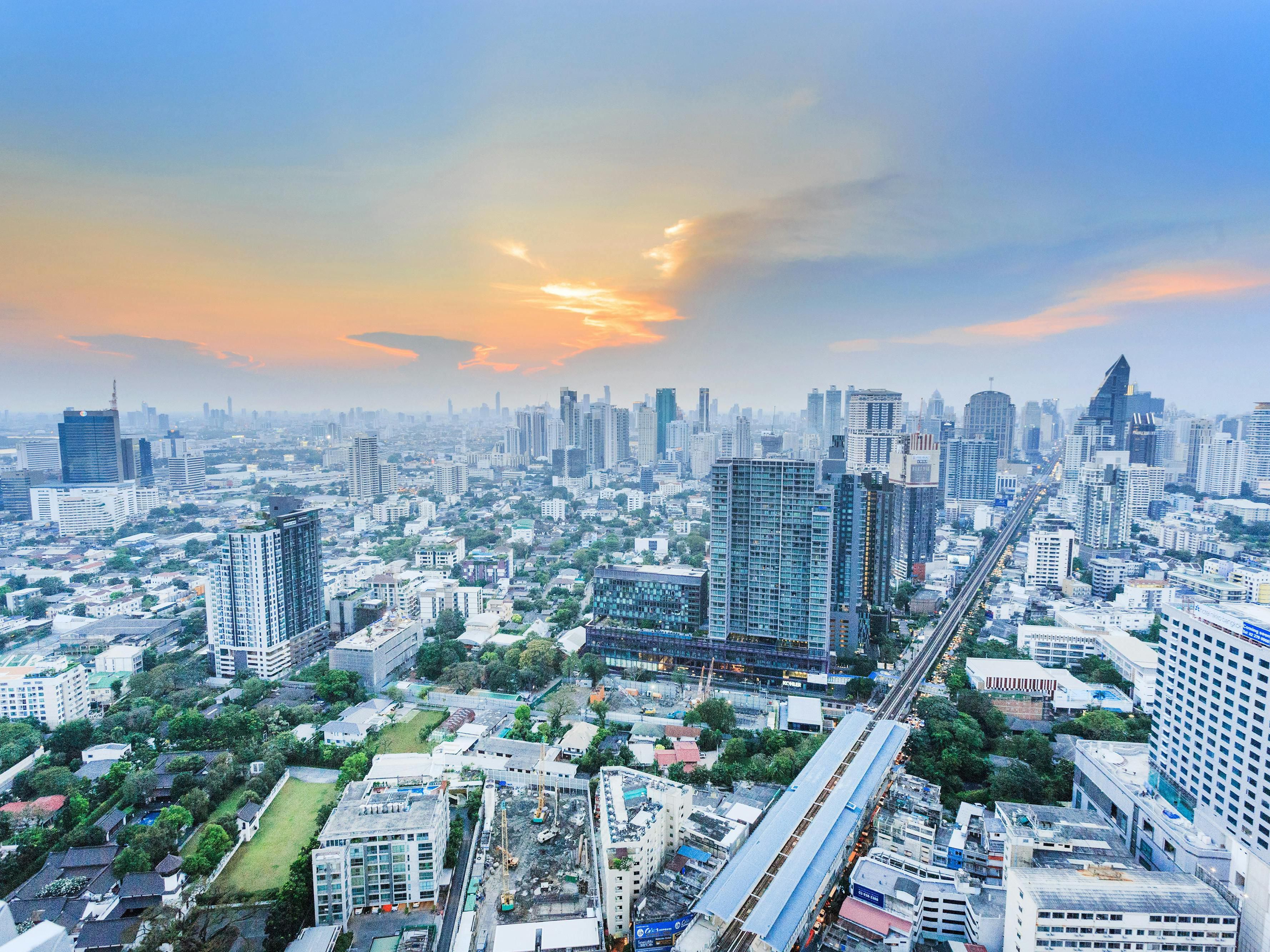 Just 200 meters from Saphan Taksin BTS Station and Sathorn Pier, Holiday Inn Express Bangkok Central Pier places you steps from the Chao Phraya River and moments from Bangkok’s top attractions, business hubs, and cultural landmarks  offering the ideal base for both business and leisure travelers.