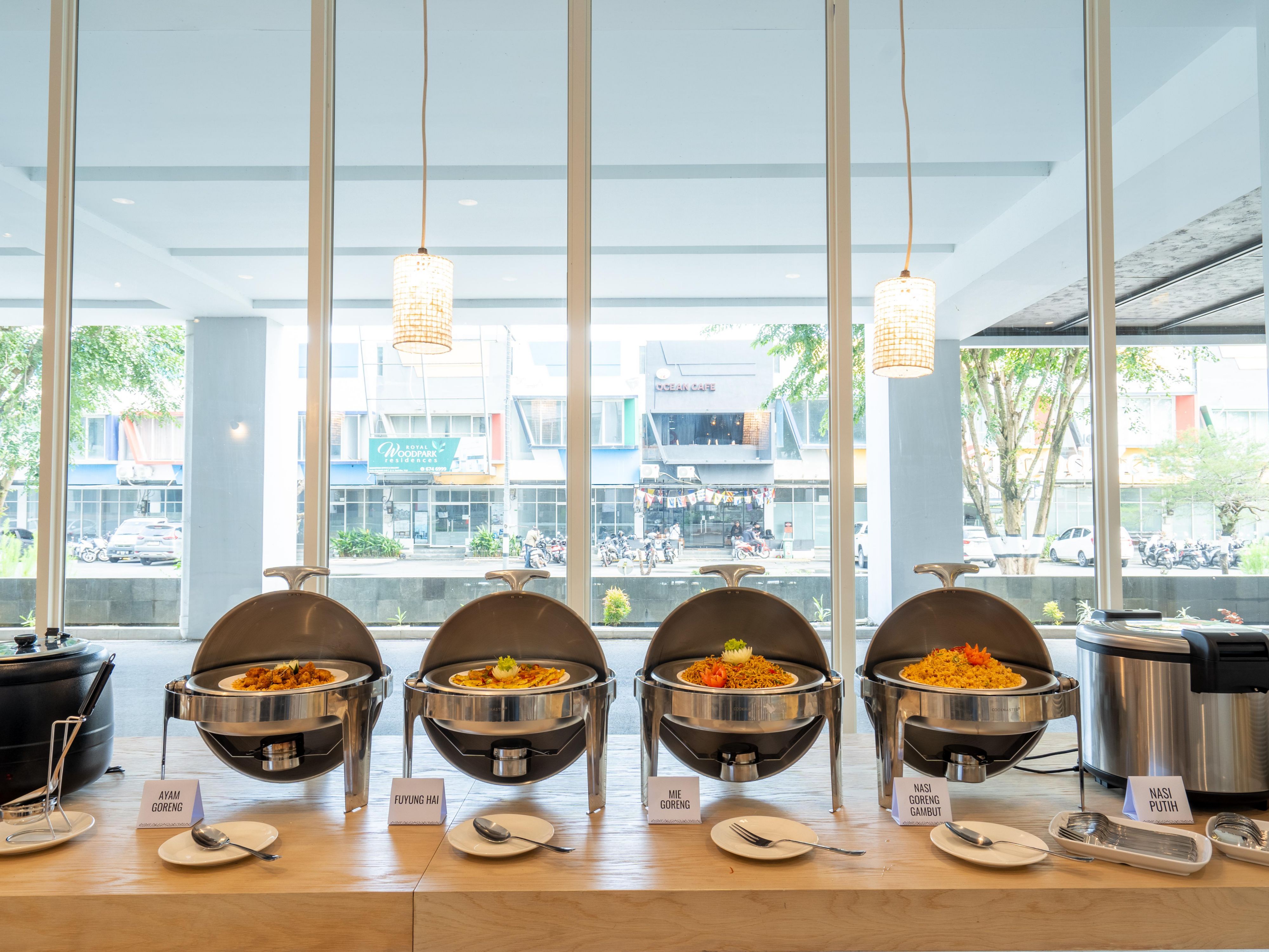 Guest can start their day at JB Javabica Cafe as a dine-in option or as a 'grab-and-go' selection for guests on the move. Snacks and beverages are also available. 