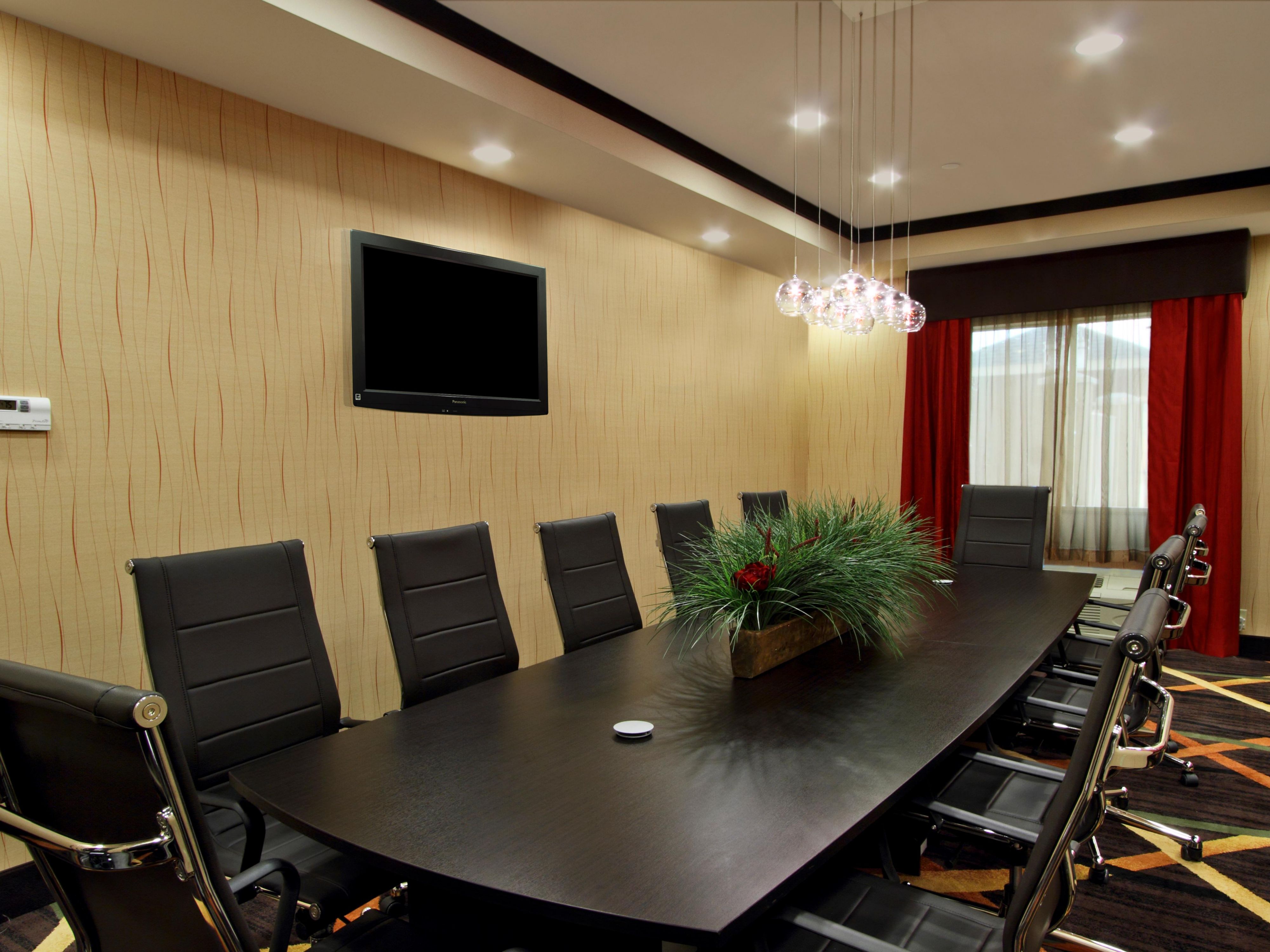 The Holiday Inn Express Houston East-Baytown prides itself on being the expert in executing your group or meeting flawlessly. Call now to book your upcoming group or meeting event. Special discounted group block rates are available.