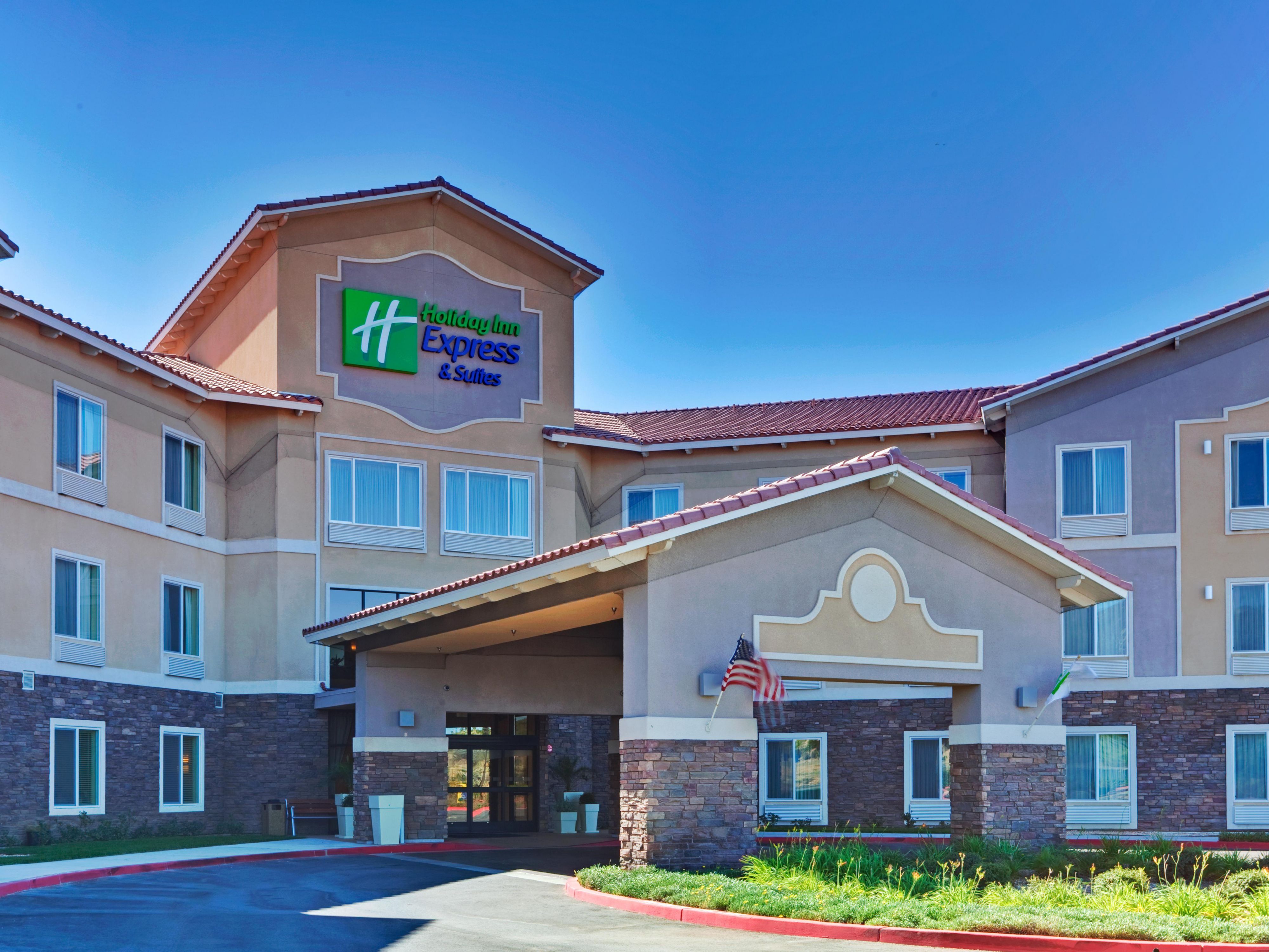 Welcome to Holiday Inn Express & Suites Beaumont - Oak Valley!
