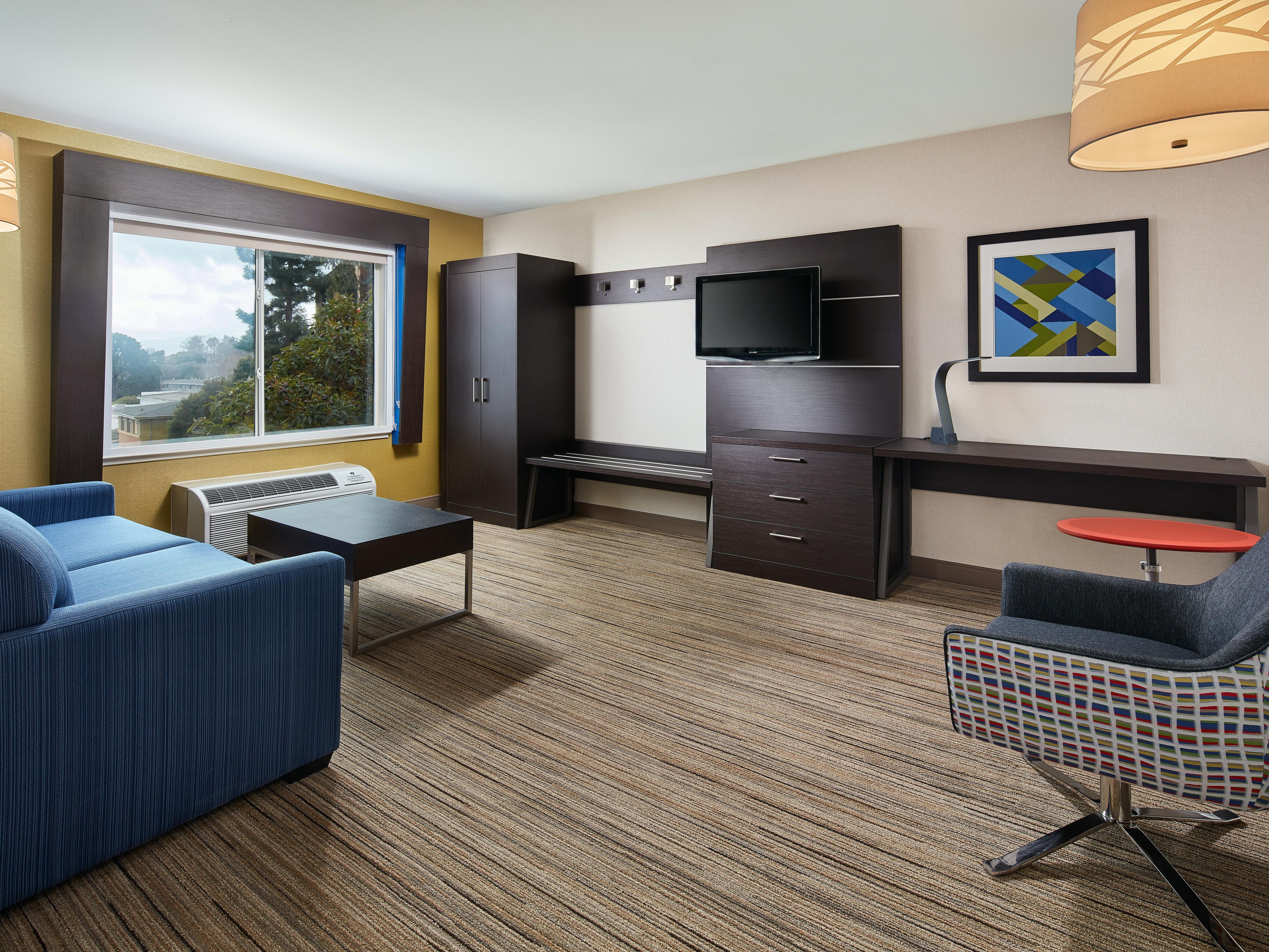 Enjoy modern rooms with free high speed wi fi, flat panel TVs, and premium bedding. Each space includes a microwave, mini refrigerator, and coffee maker, ideal for relaxing after exploring Belmont, San Mateo, or nearby Silicon Valley. Choose from standard rooms or suites designed for comfort, convenience, and a restful Bay Area stay.