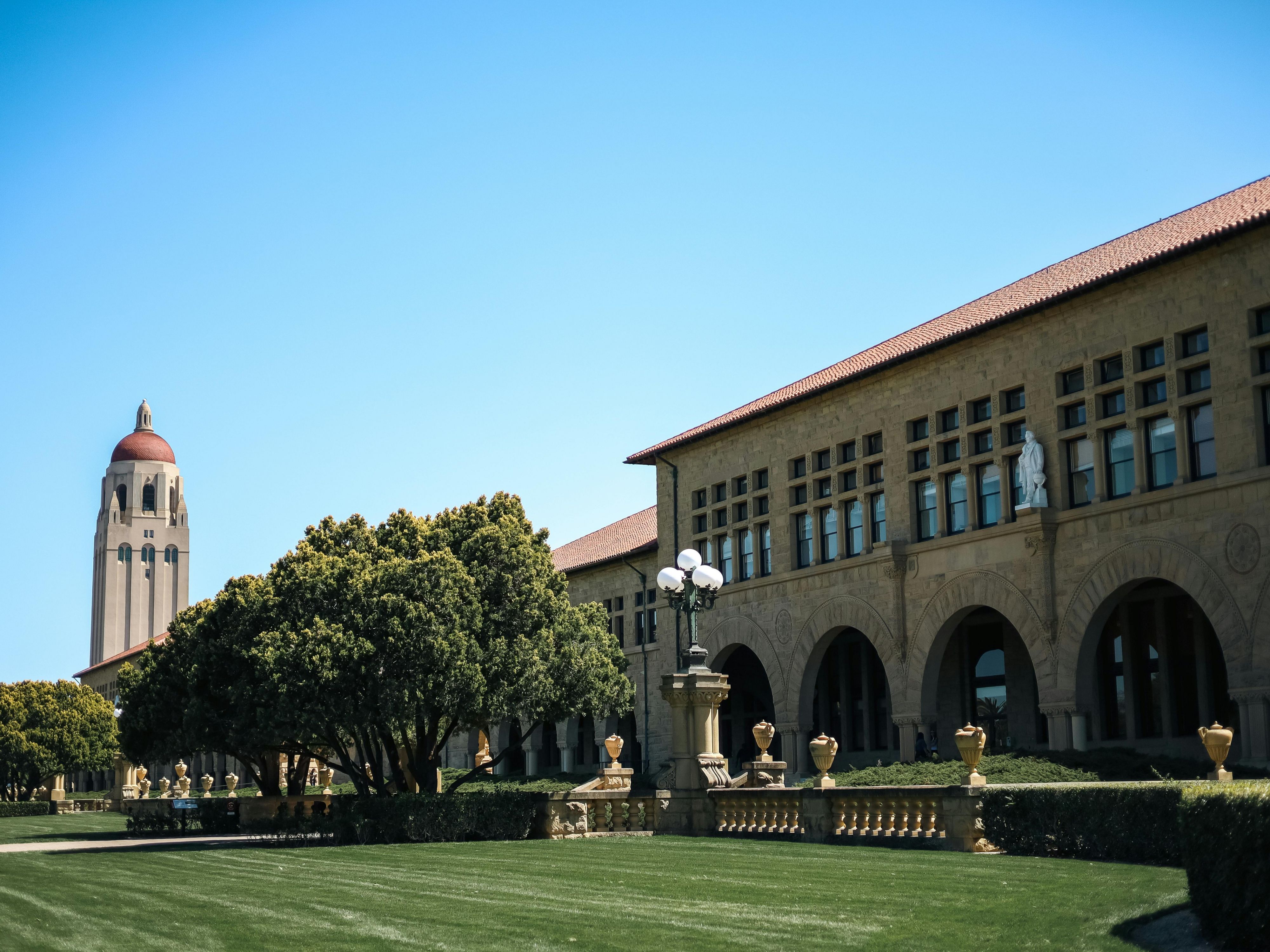 Stay minutes from major Bay Area destinations with easy access to Highway 101 and the Caltrain station. Business travelers enjoy dedicated work spaces, dual line phones, and reliable wi fi, while leisure guests appreciate PPV entertainment and daily housekeeping. A smart choice for travelers visiting Belmont and surrounding tech hubs.