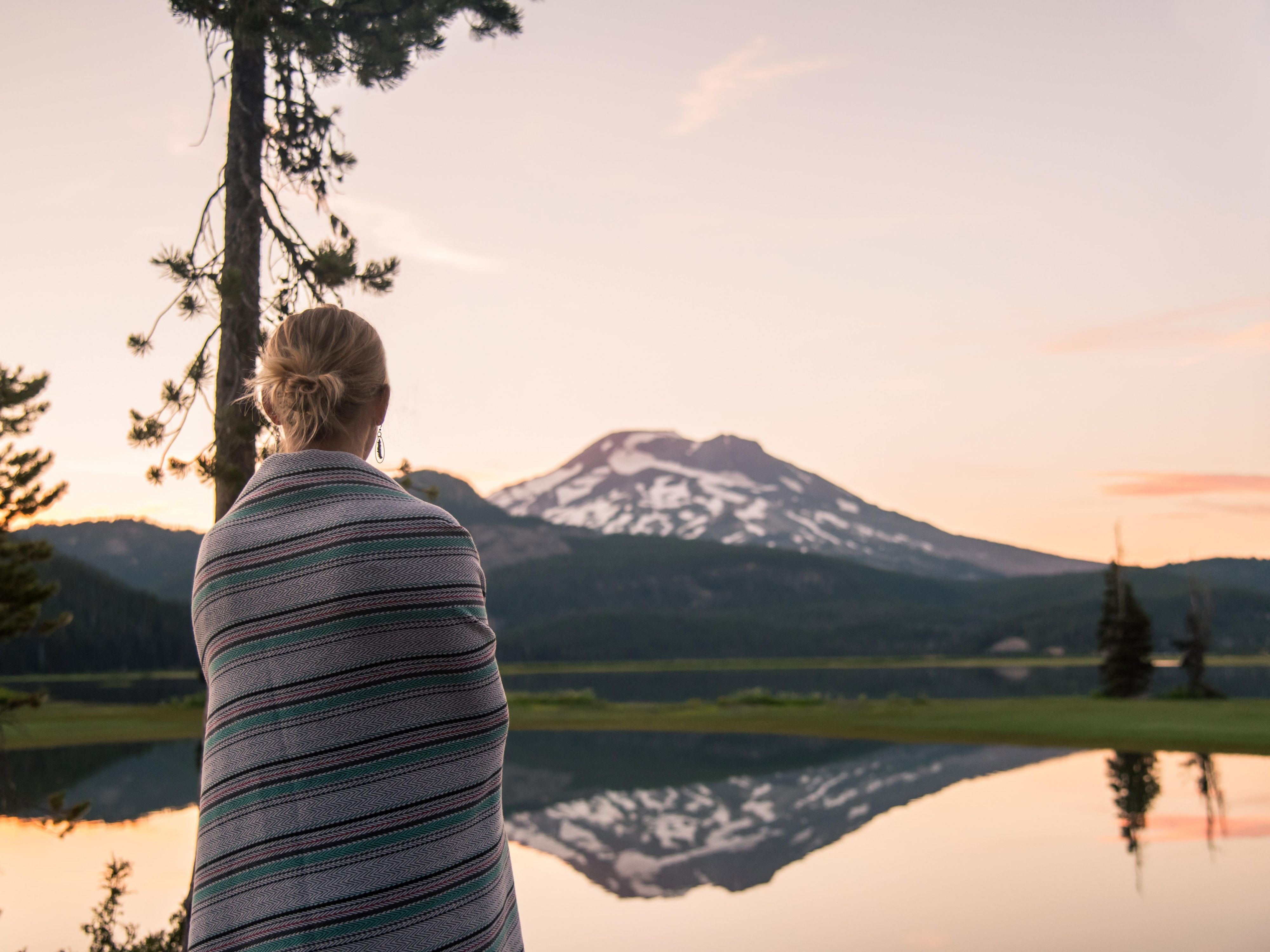 Unleash your adventurous spirit in Bend, Oregon, where outdoor enthusiasts thrive. Hike through scenic trails adorned with towering pines, embark on thrilling whitewater rafting expeditions, or challenge yourself with rock climbing adventures. Bend is a haven for outdoor lovers, providing endless excitement and unforgettable experiences.