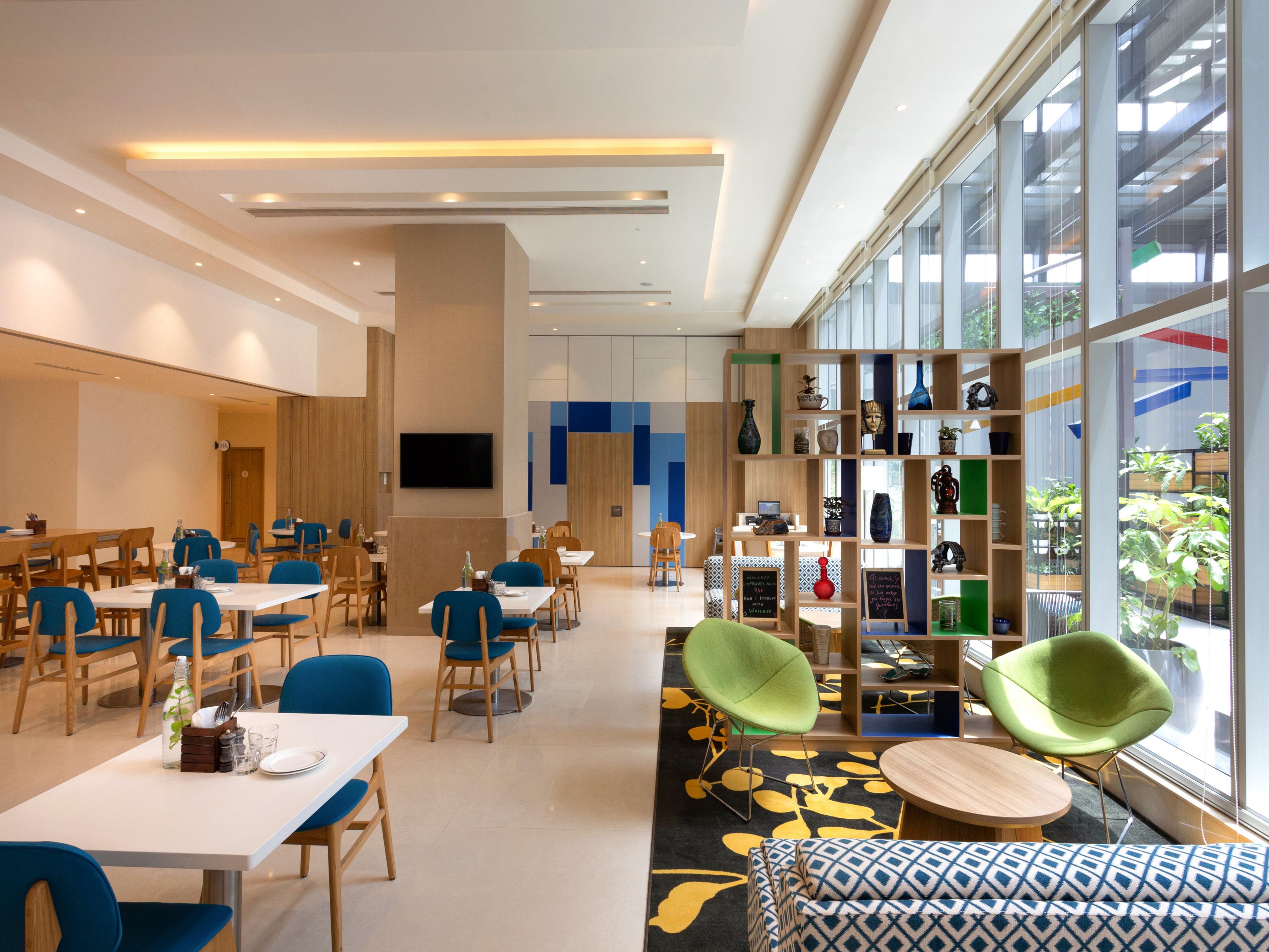 Our All Day Dining restaurant, Great Room has a multi cuisine A La Carte menu and serves daily breakfast, dinner buffet and weekend brunch and an exhaustive bar menu.