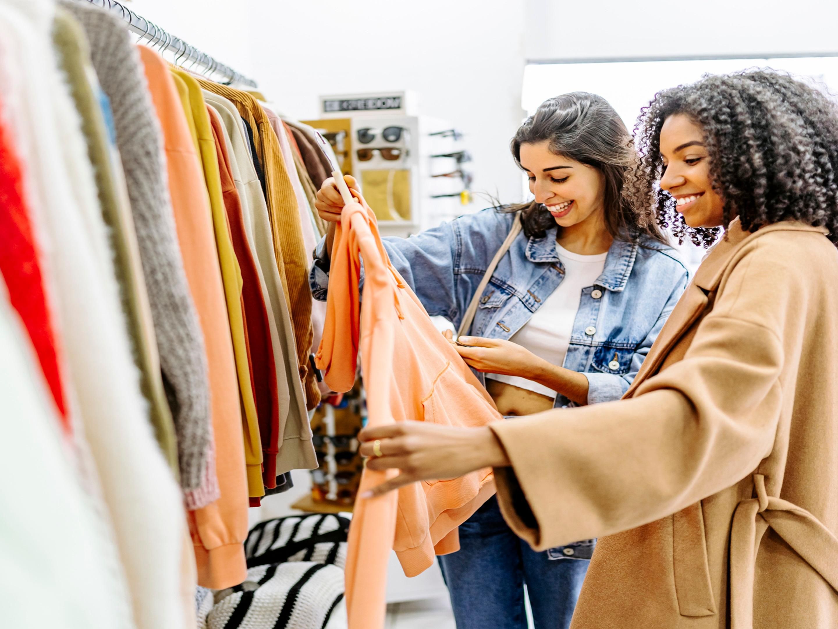 Our hotel is surrounded by charming shopping options. Stroll along Main Street to discover unique boutiques, handcrafted goods, and local art. Visit the Brown County Art Gallery and explore craft stores offering workshops. Enjoy a delightful shopping experience that captures the essence of this picturesque town!