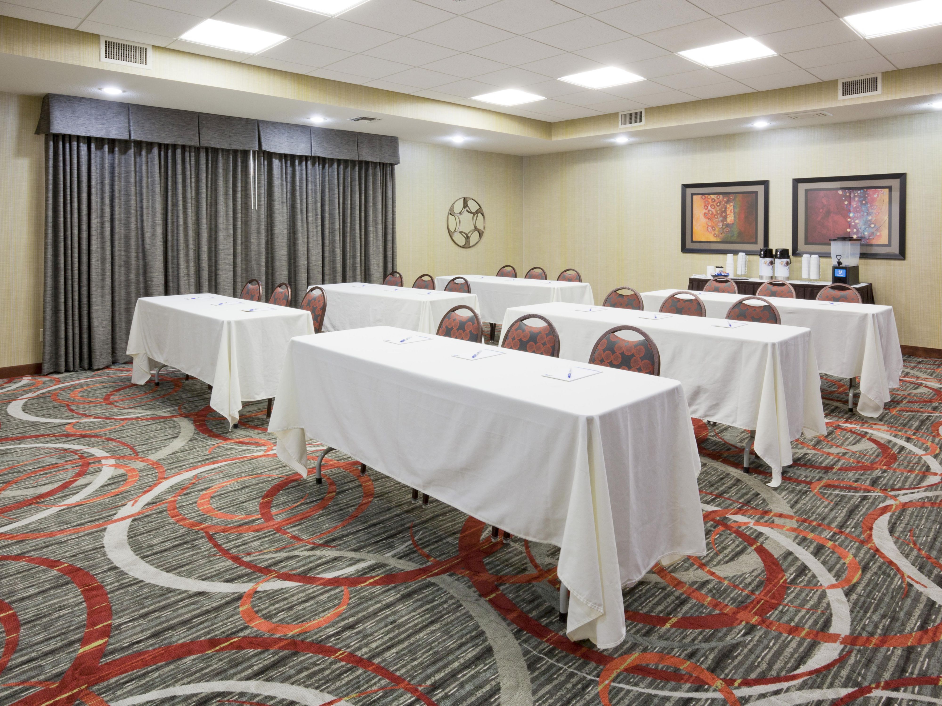Small meetings play a vital role in the success of many organizations. Are you planning a small corporate meeting, board retreat or brainstorming session? Our flexible meeting space is sure to lead to big ideas! Whether you're a group of 12 or 40, we can help! Our Director of Sales is dedicated to making your meeting a huge success!