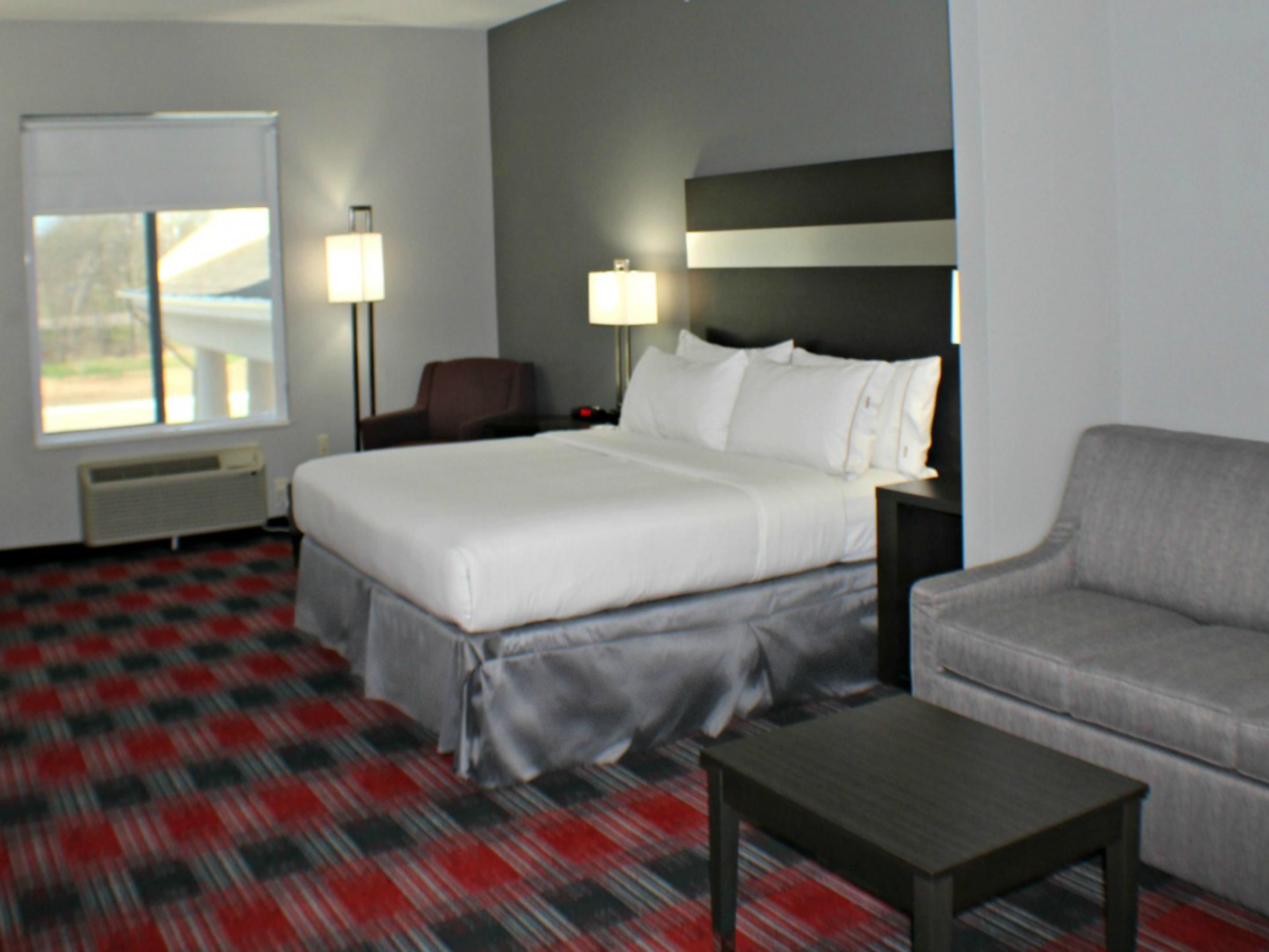 Bring your furry friends along for the adventure in Bonham, TX! We welcome pets weighing up to 50 lbs. for a pet fee per stay of 40 USD. Enjoy nearby dog-friendly parks such as Bonham State Park and a stress-free stay. 