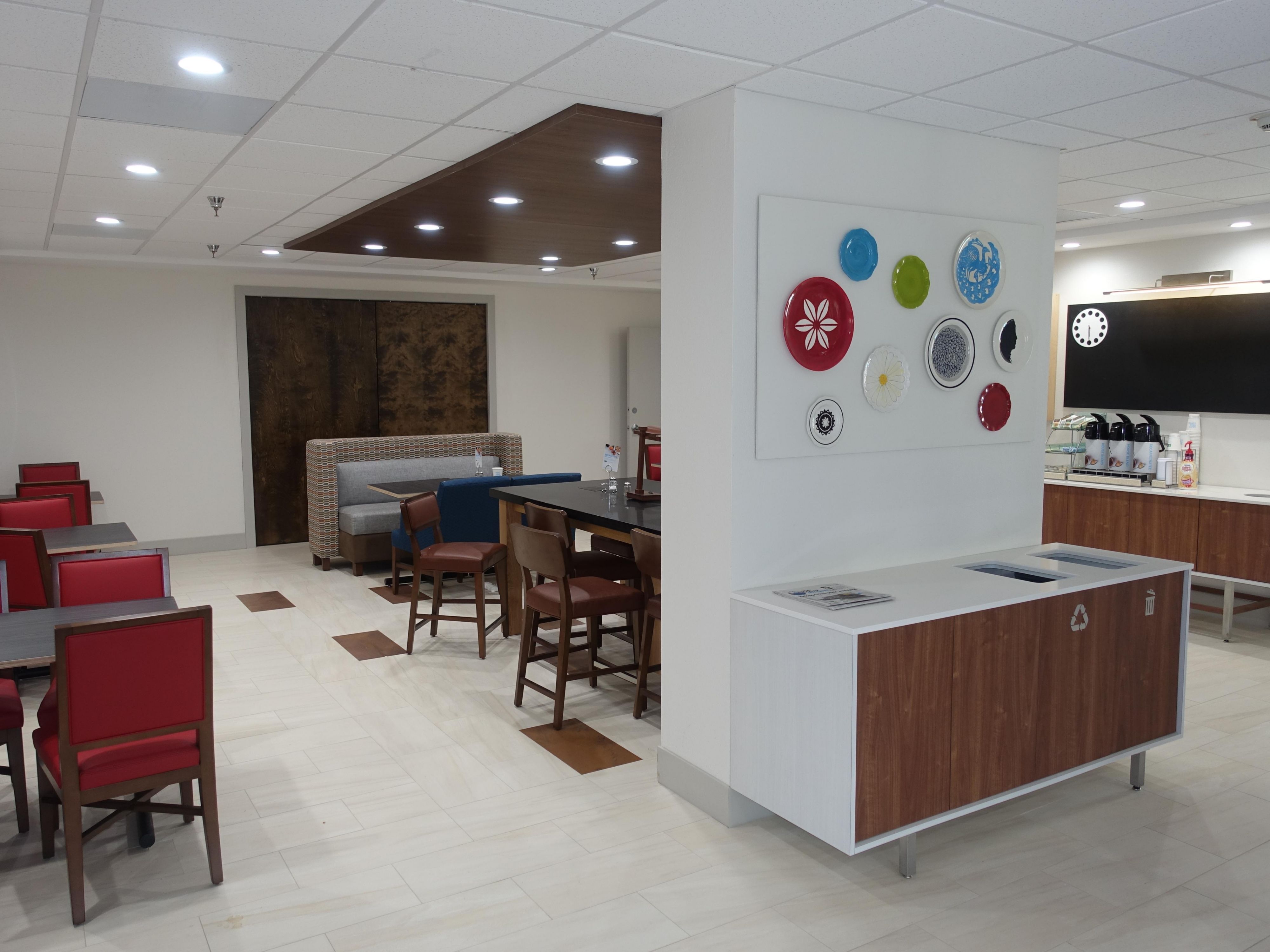 Enjoy a free, hot breakfast each night of your stay at the Holiday Inn Express Walnut Creek. Fill up on favorites like fresh fruit, pastries, breakfast meats, eggs, cereals, and more!