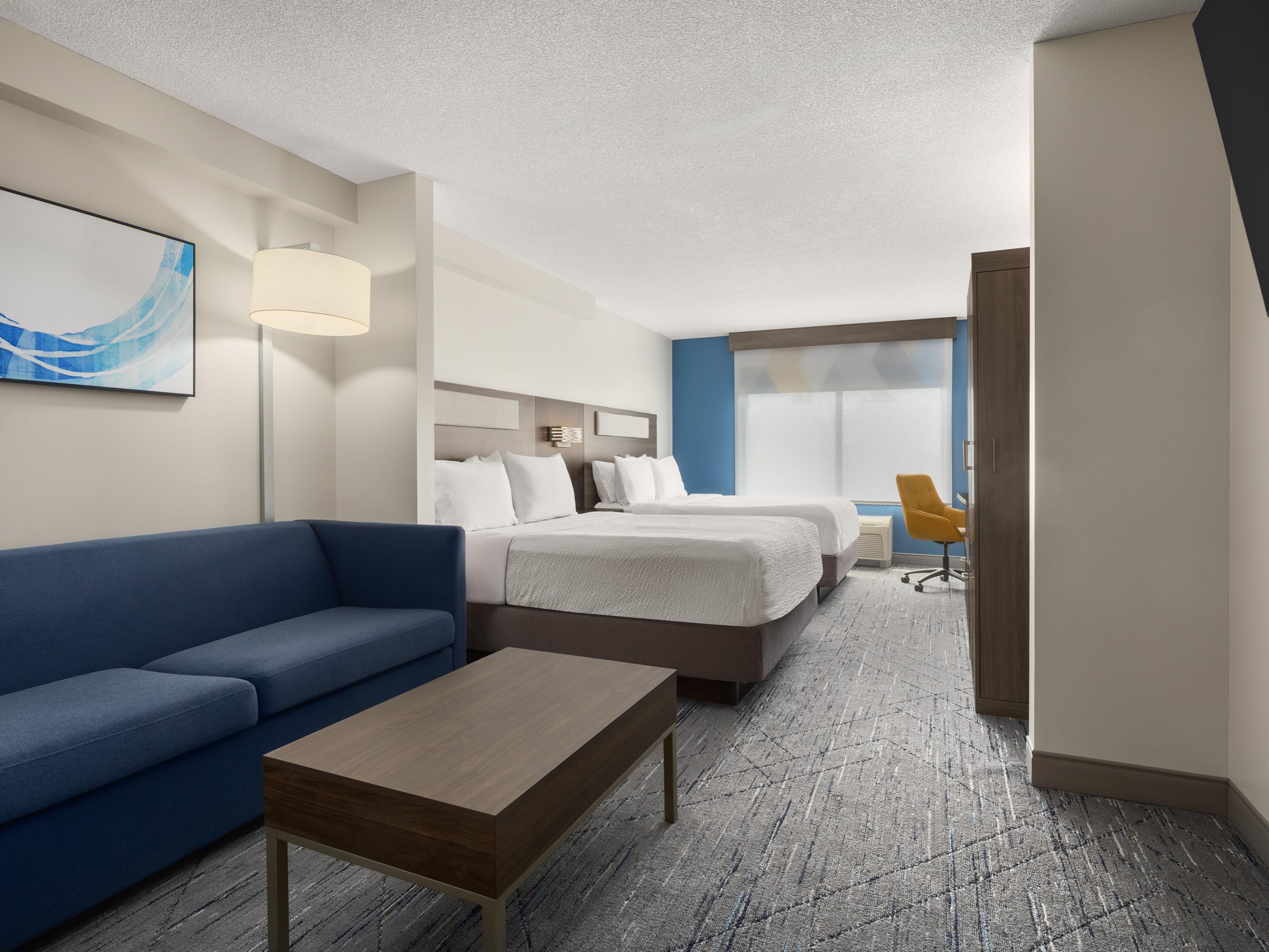 Guest room 2 queen with sofa