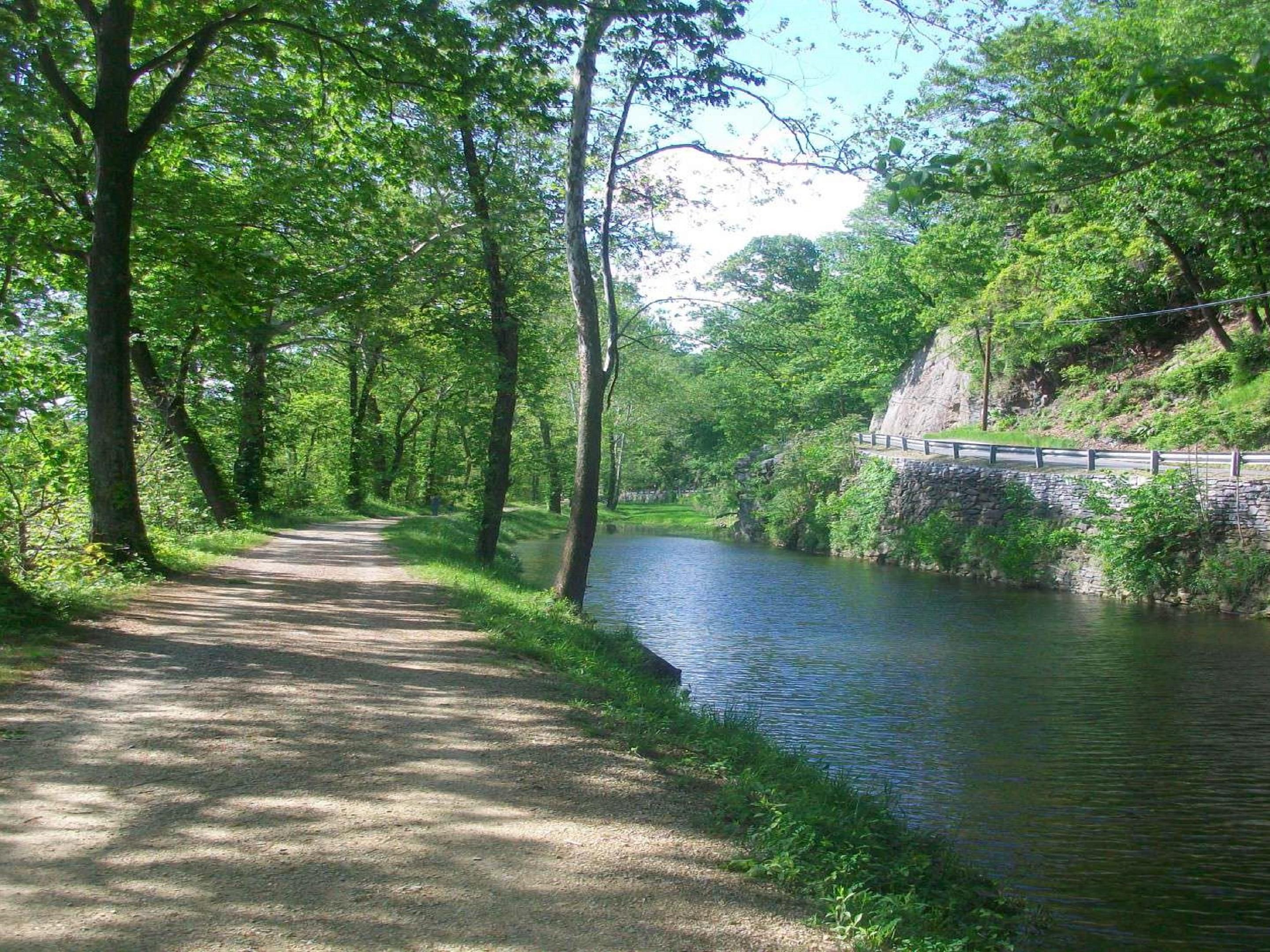 Many people refer to the towpath, but what is it exactly? The towpath is the dirt and stone path that runs 184.5 miles along the C&O Canal, where visitors can walk, run, or bike the distance between Georgetown and Cumberland, MD. Our Hotel is located only 5 minutes from this great outdoor area for your enjoyment and relaxation. GREAT FAMILY FUN!