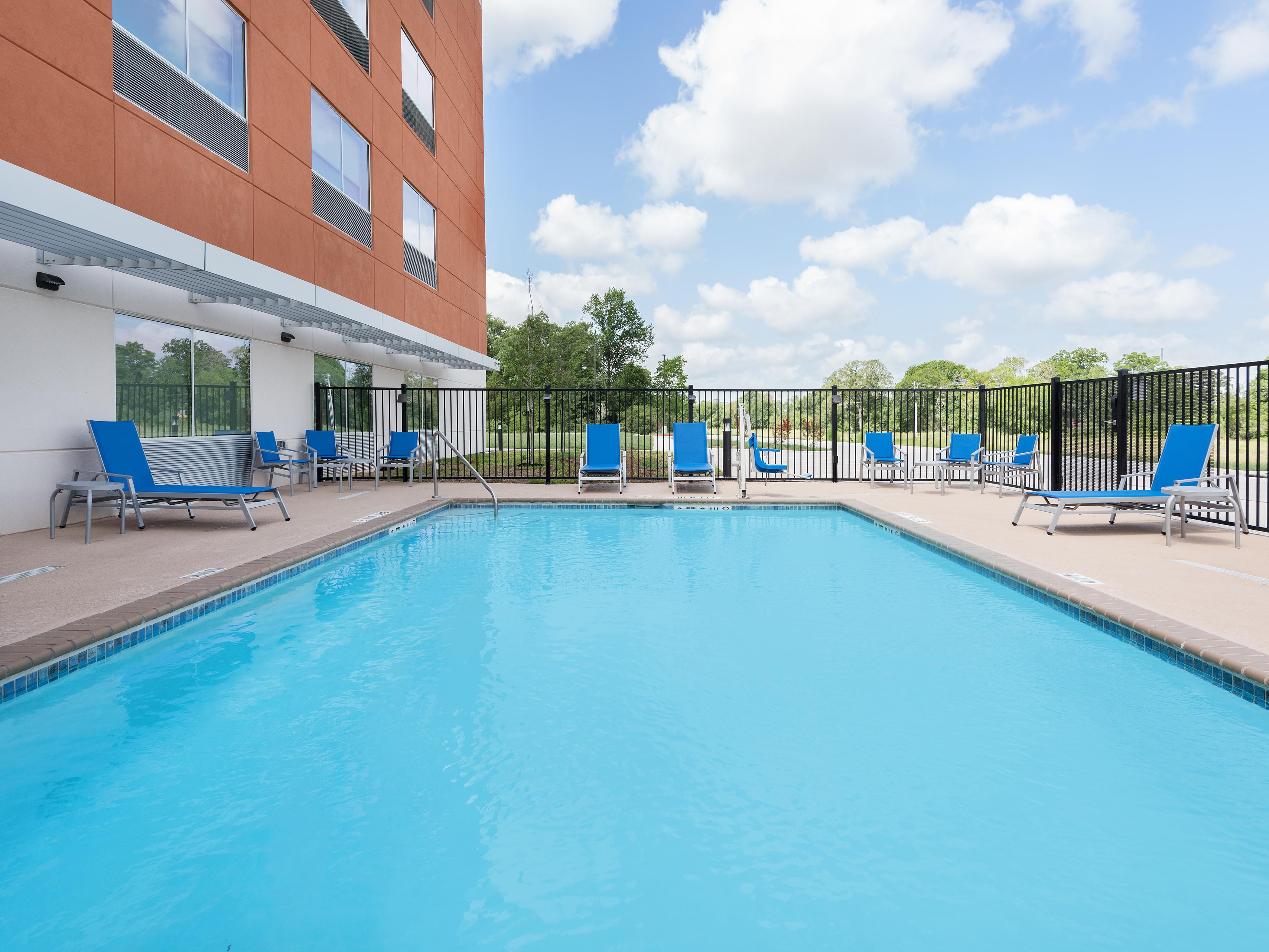 Take a dip in our outdoor pool, open daily from 8:00 AM – 10:00 PM. Start with morning laps, have a midday splash, or enjoy a leisurely evening swim. Whichever you prefer, our refreshing pool is the perfect place for relaxation and recreation.  