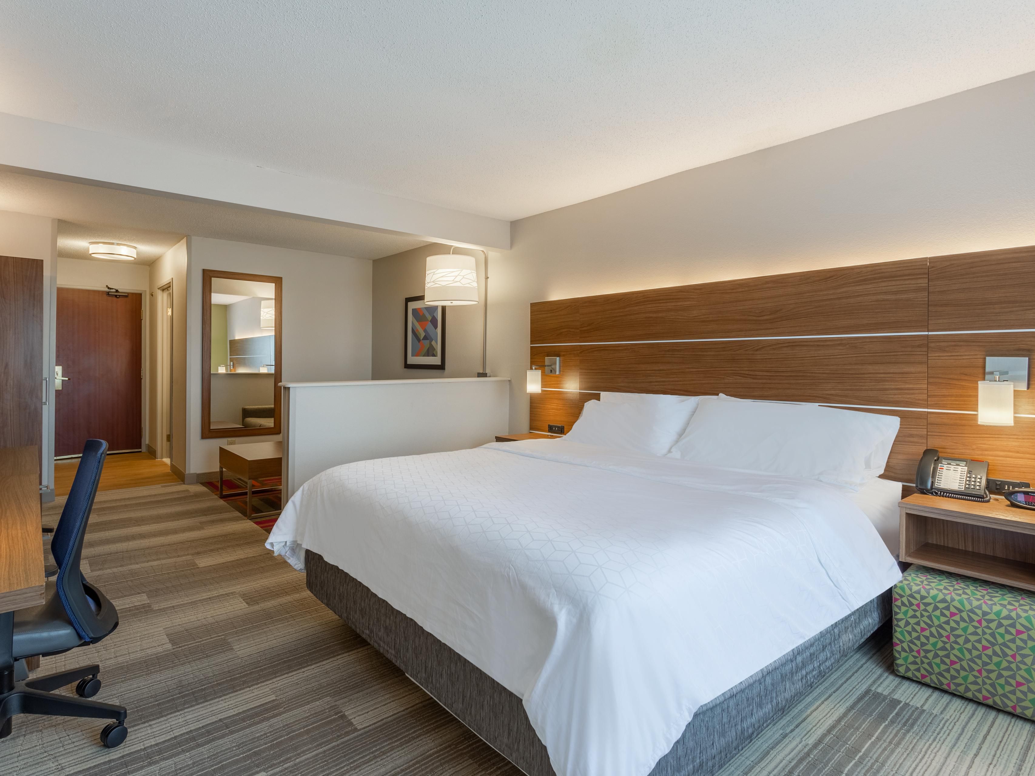 King Suite with 1/2 wall and hide abed