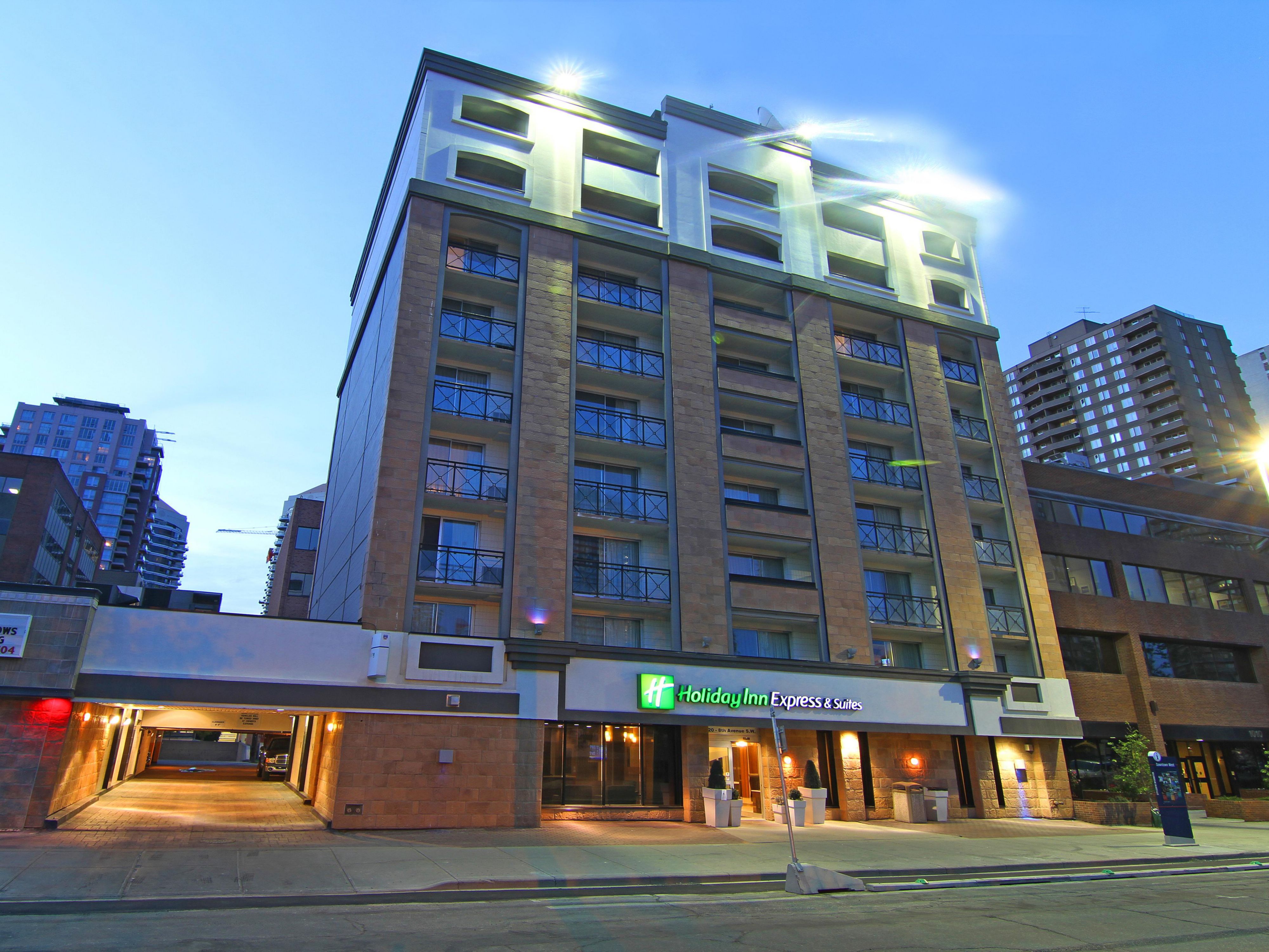 Did you know that our guests receive free parking in Calgary's bustling downtown core? Leave your car behind and jump on the C-Train for free. This is one of the perks when you Stay Smart with the Holiday Inn Express Downtown Calgary.