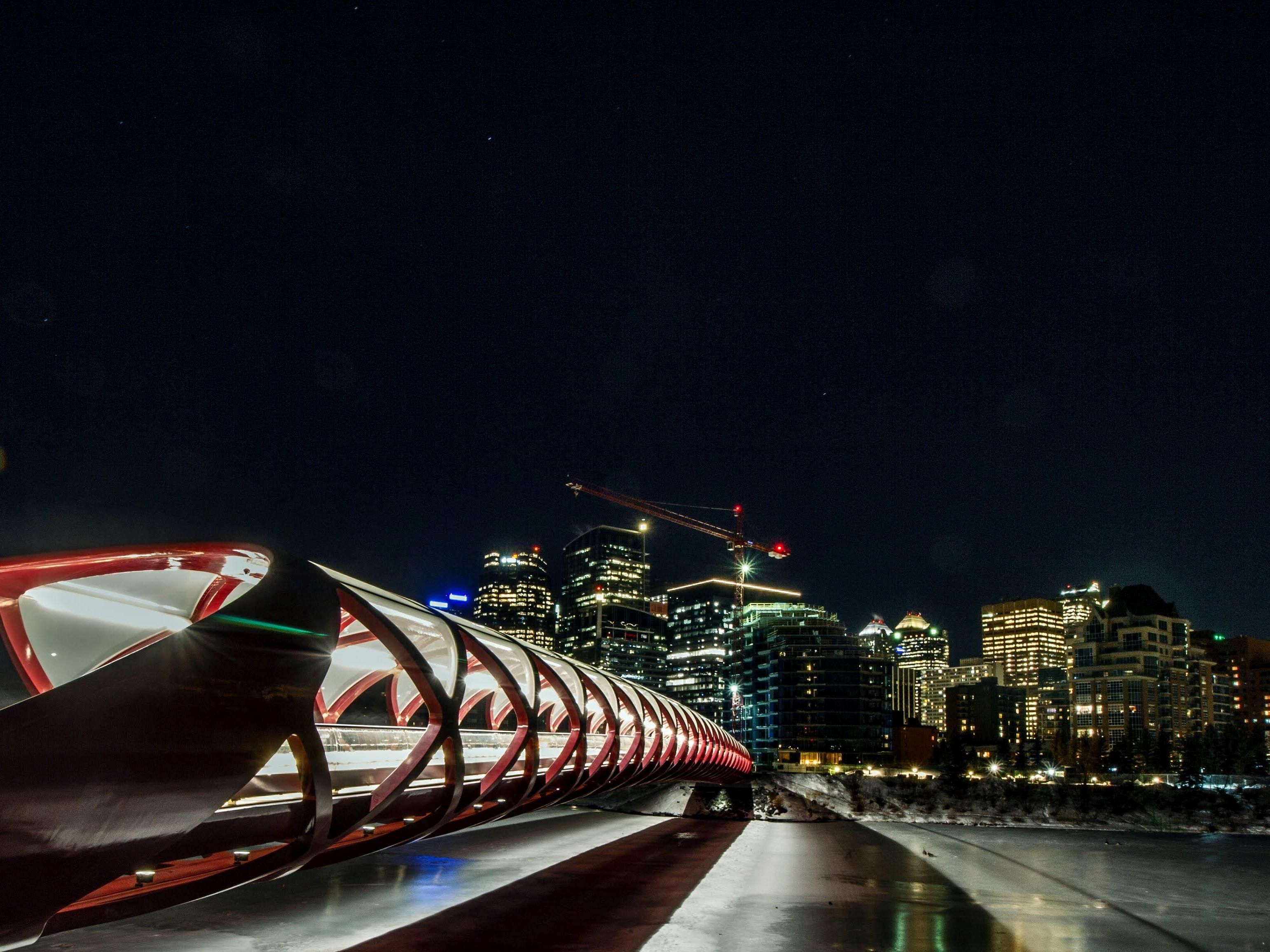 Don't forget to visit Calgary's Peace Bridge while staying with us!  Crossing the Bow River, this 1.3 KM double helix tubular truss bridge, also known as the "Finger Trap Bridge", is located walking distance from the hotel.   