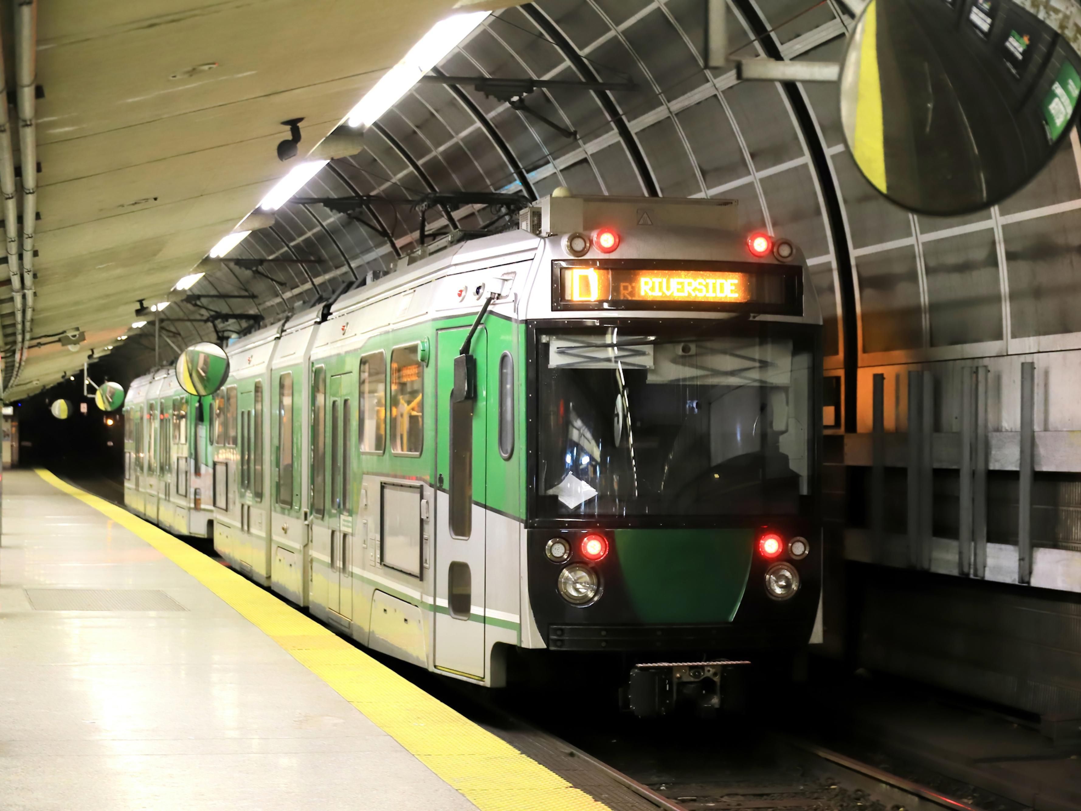 The Holiday Inn Express Cambridge is just a five-minute walk from the Green Line Lechmere Station. This convenient line offers guests direct access to top Boston attractions including TD Garden, Faneuil Hall, the North End, Downtown Boston, Boston Common, Back Bay, Fenway Park, museums and both Boston University and Boston College.