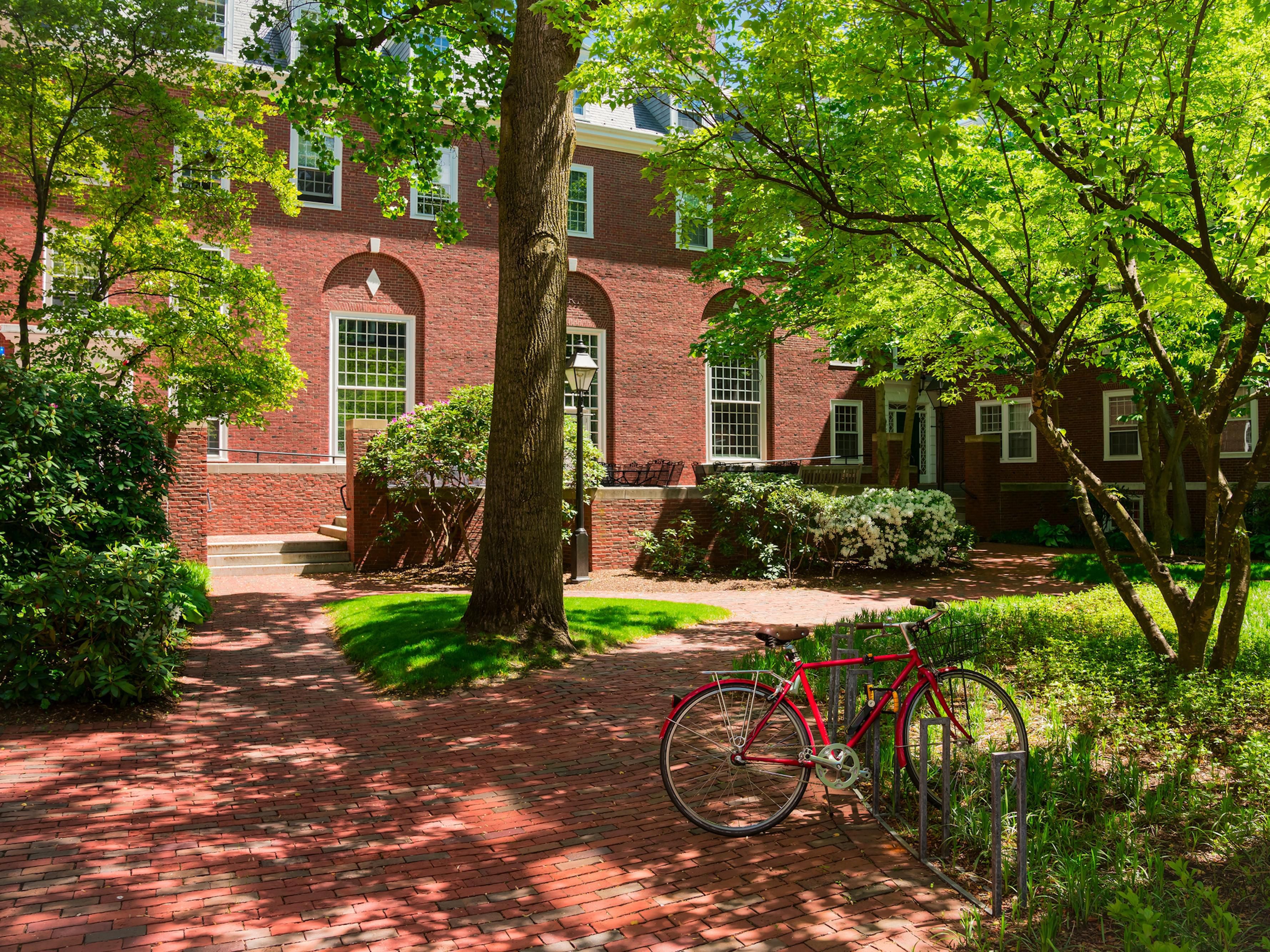 Stay comfortably in our spacious, updated rooms located in the heart of higher education. Just a short walk to MIT’s campus, with easy access to Harvard by bus or car. Or stroll 15 minutes to the MIT/Kendall Red Line station and take a quick 5-minute train ride to Harvard Square. Tufts University in nearby Somerville is also within easy reach.
