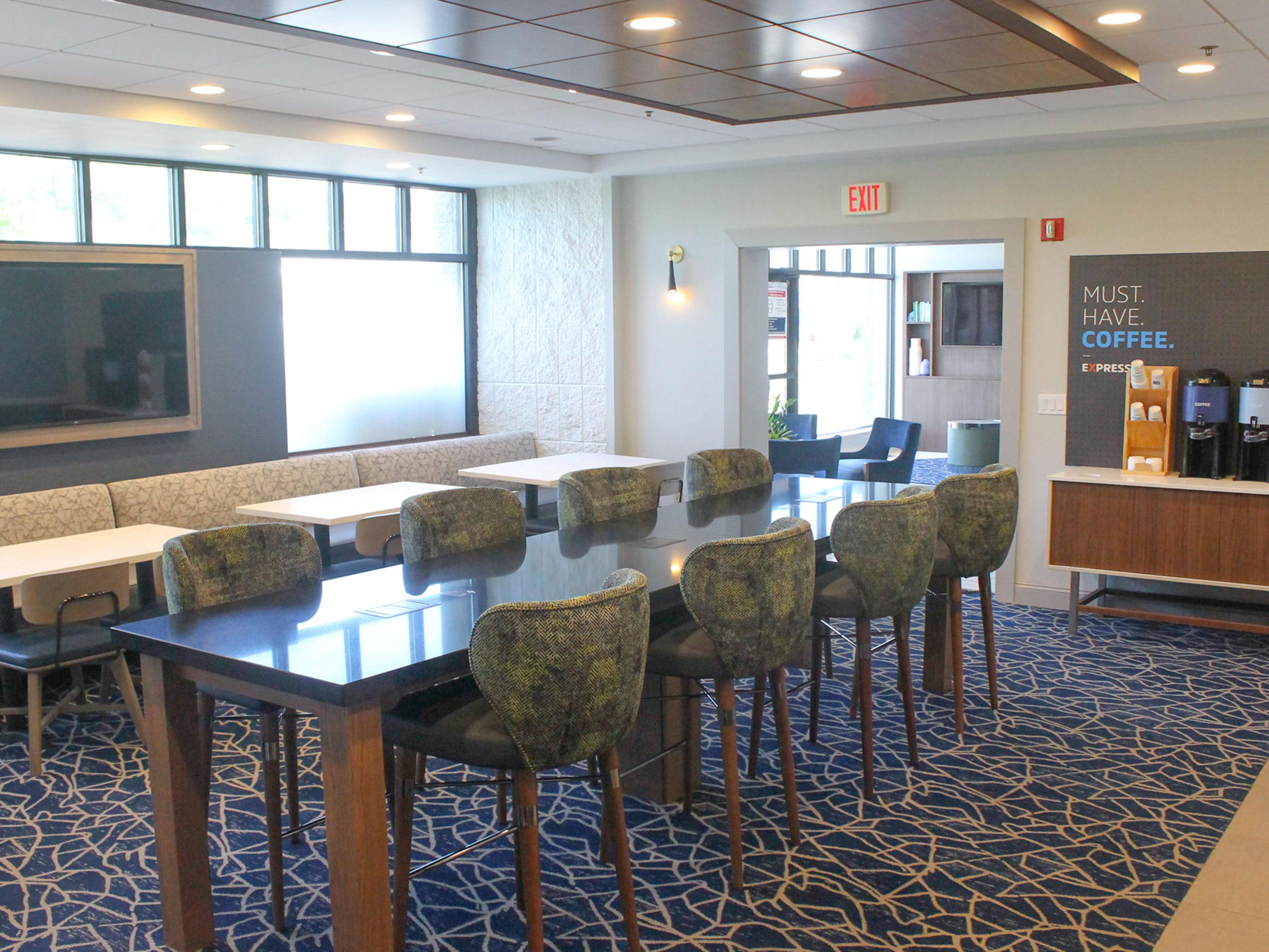 We offer a complimentary express start breakfast for all of our guests. And complimentary coffee in the lobby. An on-site convenience store is great for grab and go items. Restaurant delivery service available.
Breakfast Hours: Monday - Friday: 6:30 am - 9:30 am Saturday - Sunday: 7:00 am - 10:00 am.