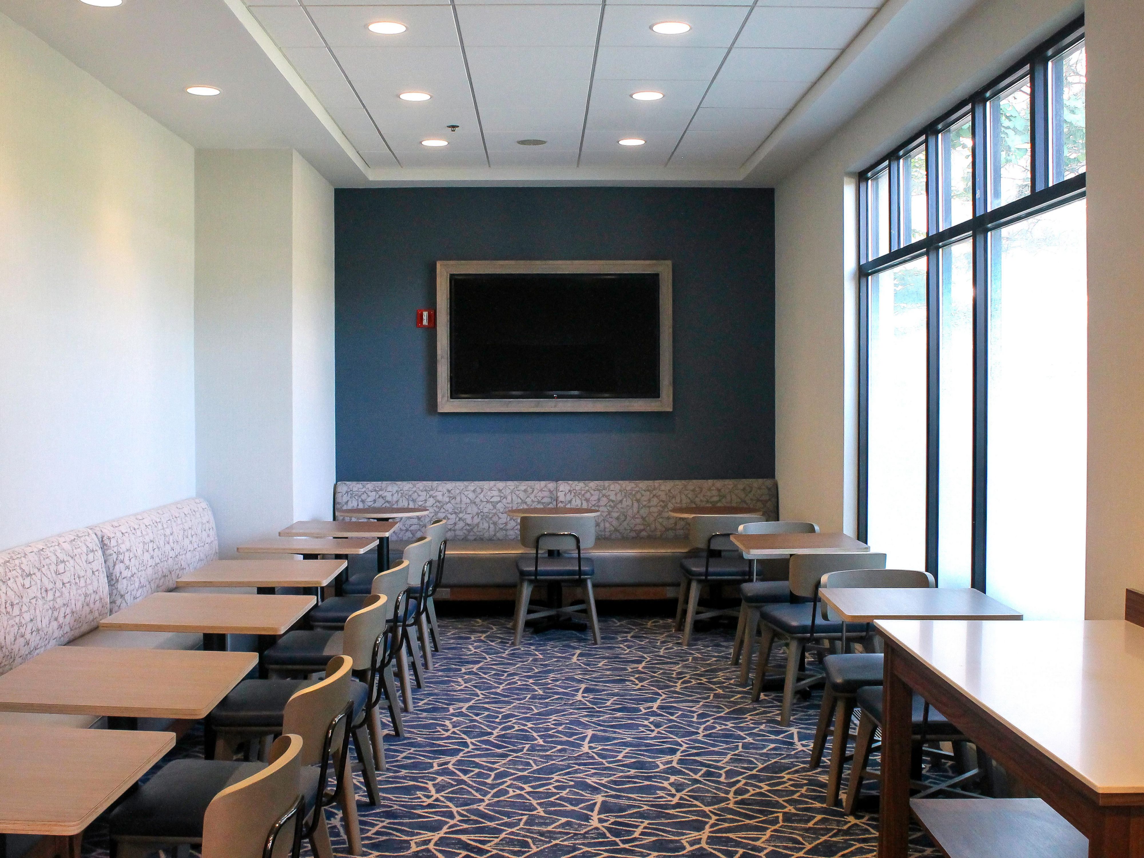 We offer a versatile Meeting and Event space that can be set up to accommodate your event's needs. With 750 sq ft, our space is large enough for many different types of events. Business meetings, training or classes, baby showers, and family gatherings are just a few different events that we have had here. Don't wait, book your event today!