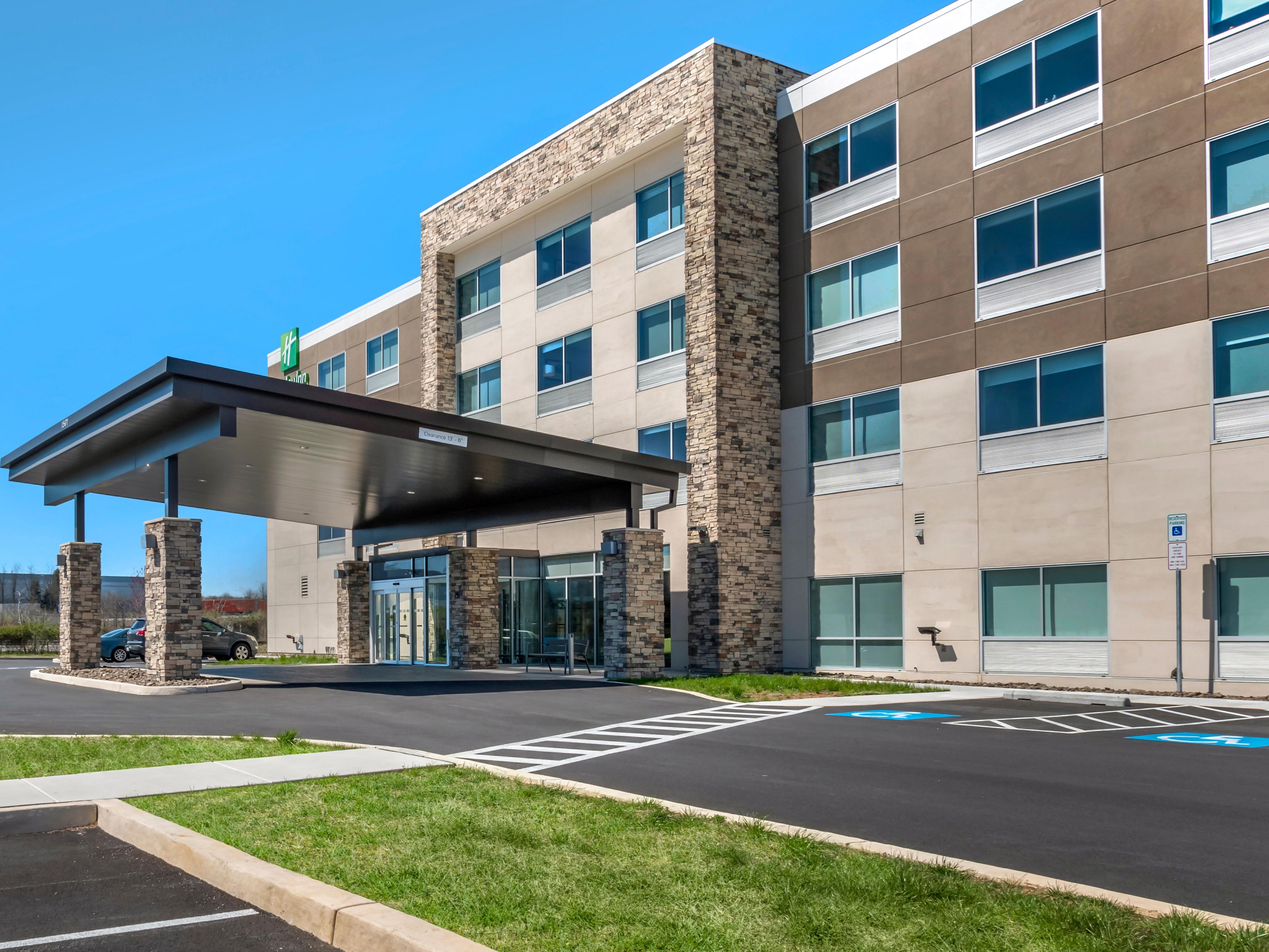 Holiday Inn Express & Suites Carlisle Southwest – I-81 is located right off Highway I-81, making it convenient for all your traveling needs. Easily travel to nearby destinations, like Hersheypark and the Carlisle Fairgrounds, enjoy local dining, and navigate your trip with ease.