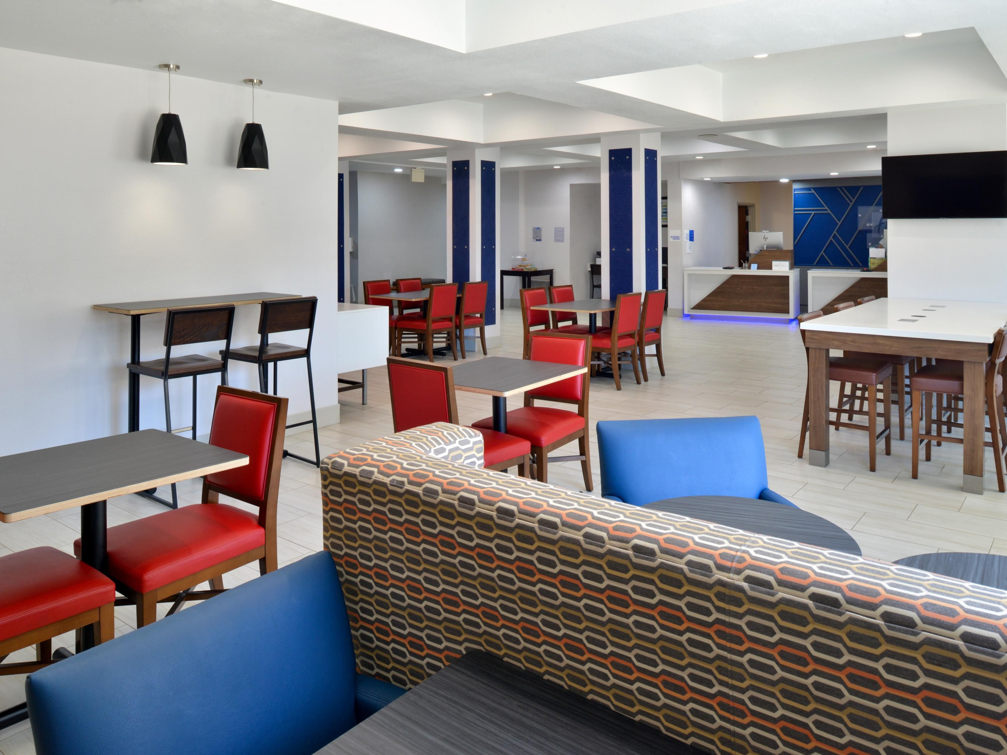 We are proud to announce the completion of our Full Renovation. Come and enjoy our fully renovated rooms and public spaces. Grab a snack at our brand-new Gift Shop and relax by the completely refreshed pool.