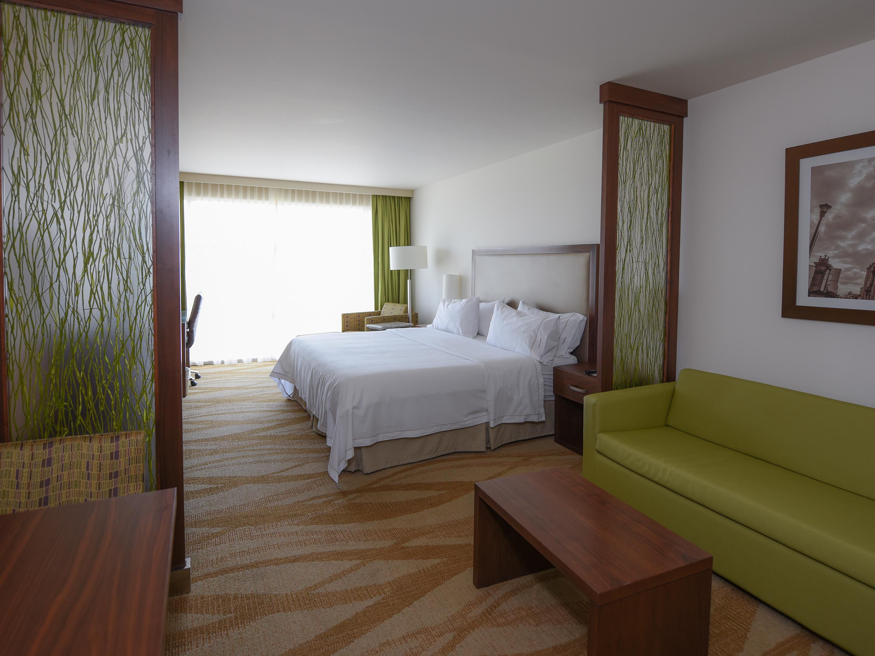Find the perfect hotel rooms in Celaya for work or leisure.