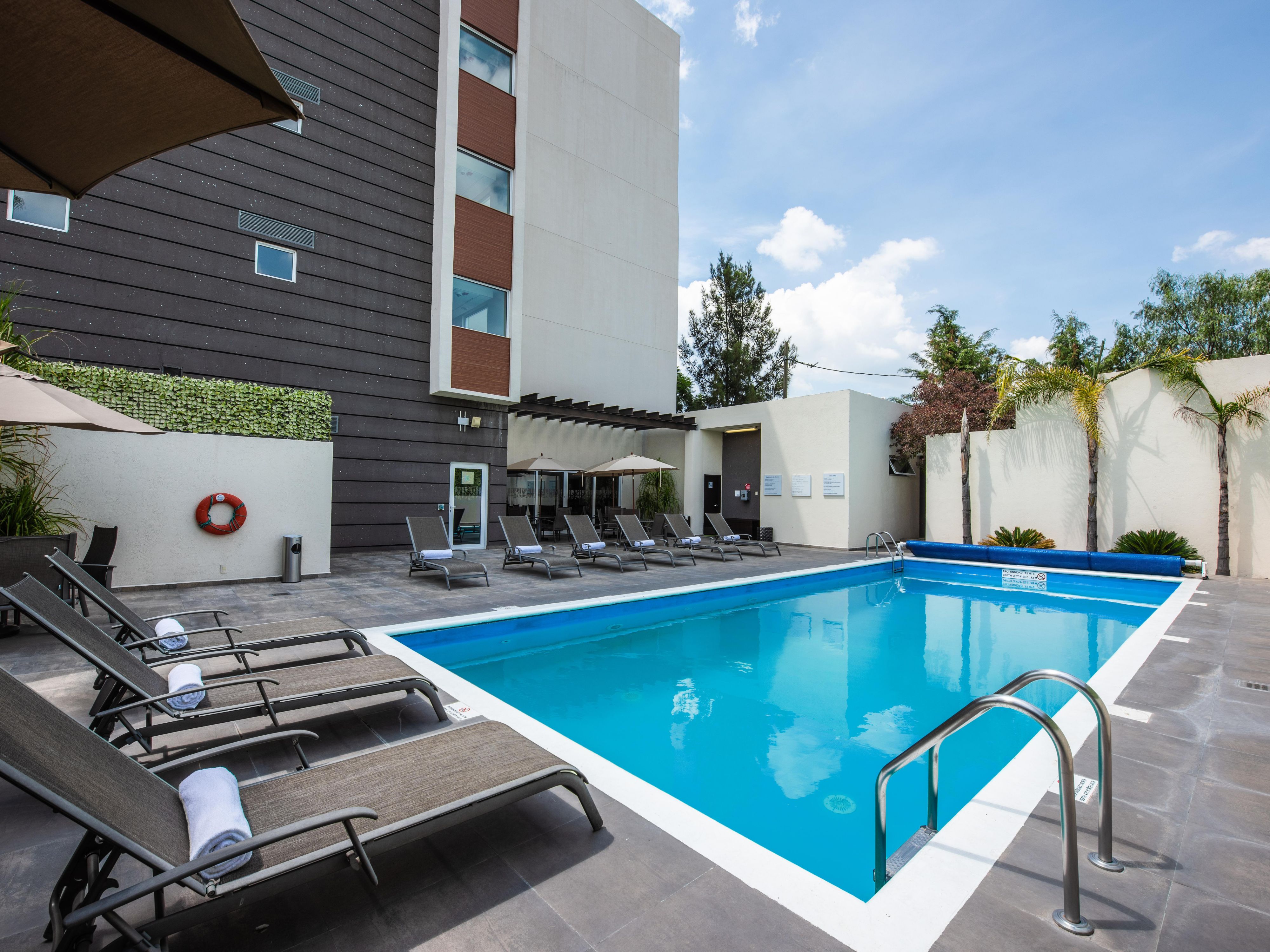 Book a hotel with a pool in Celaya for your next visit.