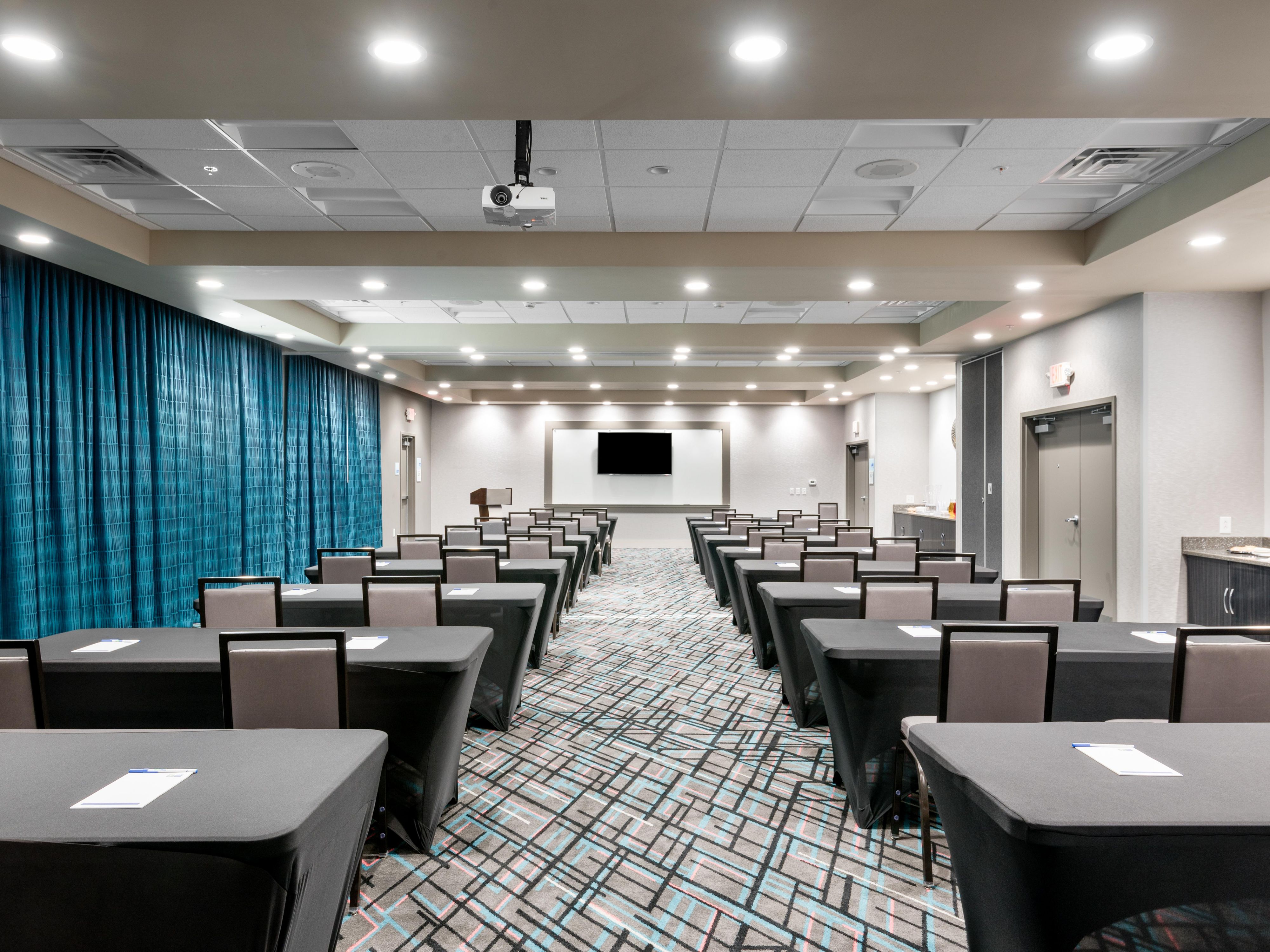 Elevate your meetings and events at our hotel, where exceptional service meets versatile spaces. Our dedicated team is committed to ensuring your gathering, whether it's a corporate meeting, a conference, or a special celebration, is a resounding success. With three flexible meeting rooms and 1600 sq ft of space, we're  here to help you succeed!