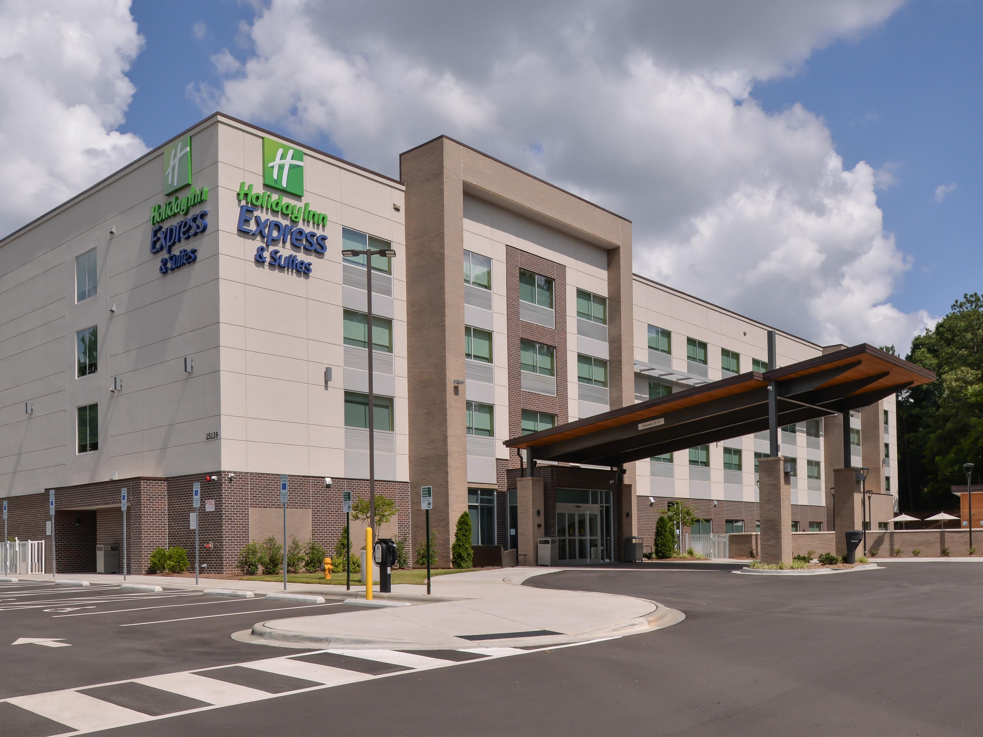 Welcome to the Holiday Inn Express & Suites Charlotte Ballantyne