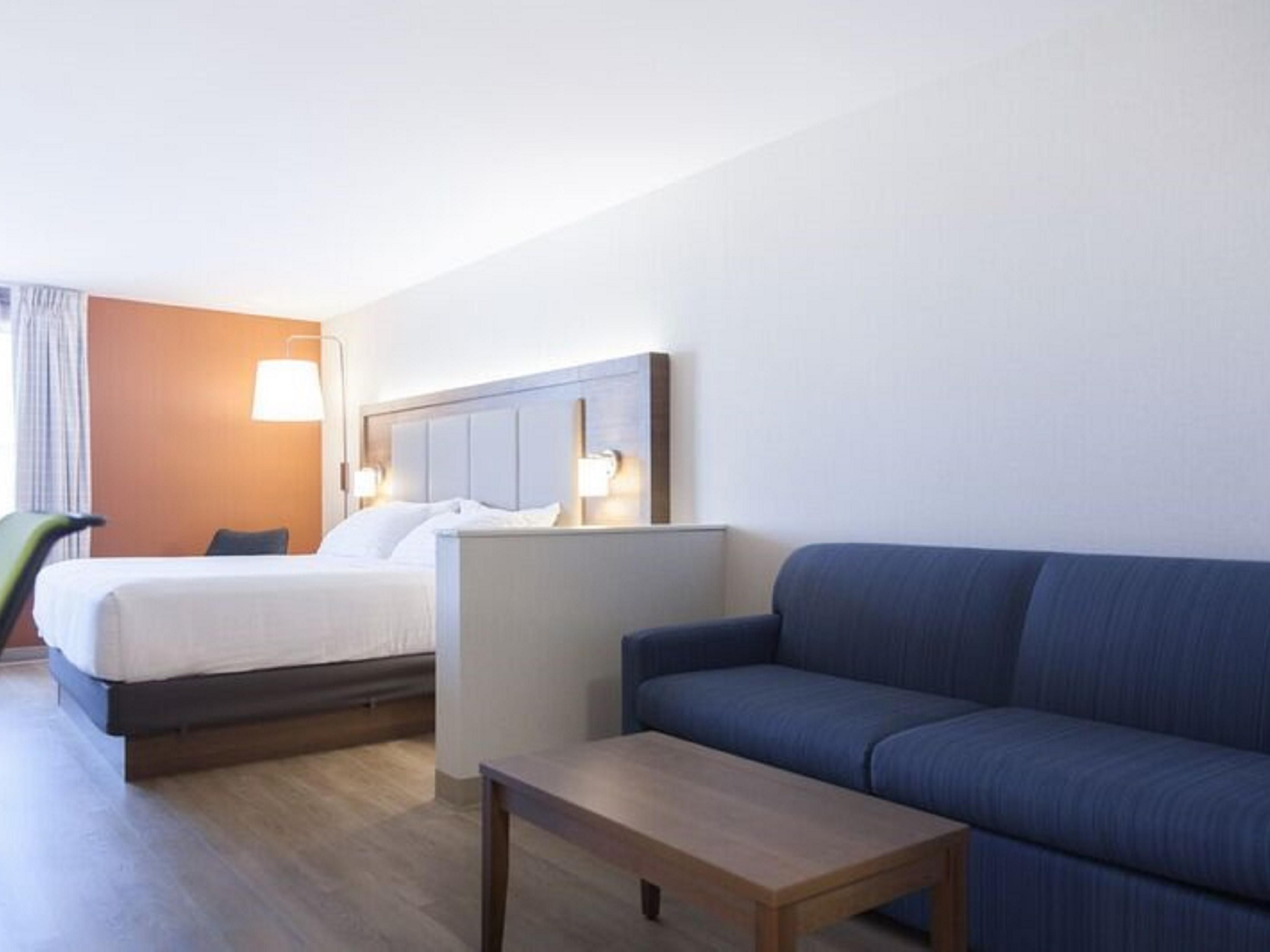 Check out our King Suites - designed with comfort and efficiency in mind these contemporary rooms include a King bed, mini-fridge, microwave, full workstation with complimentary ultra high speed WiFi and two flat screen HDTV's
