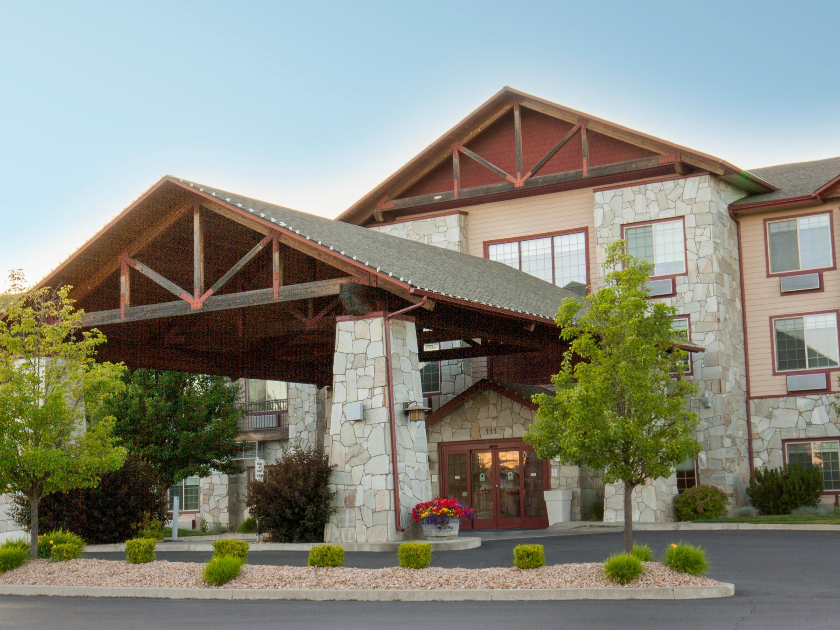 Stay with Holiday Inn Express & Suites Cheney!