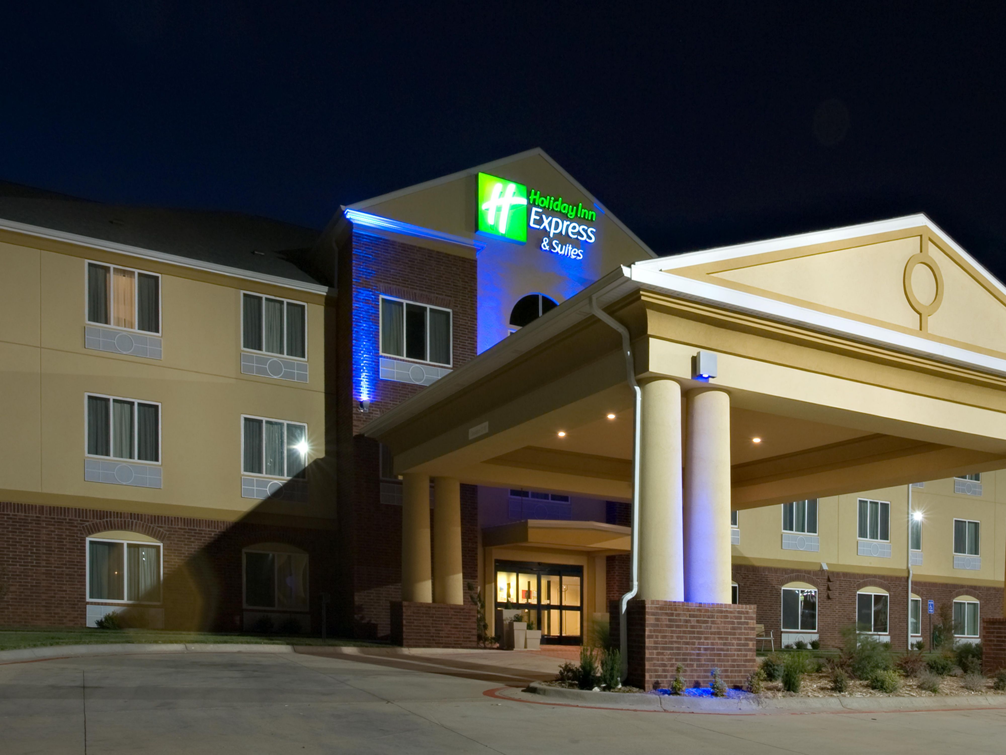 Best hotel to stay few minutes away from Fair Park.